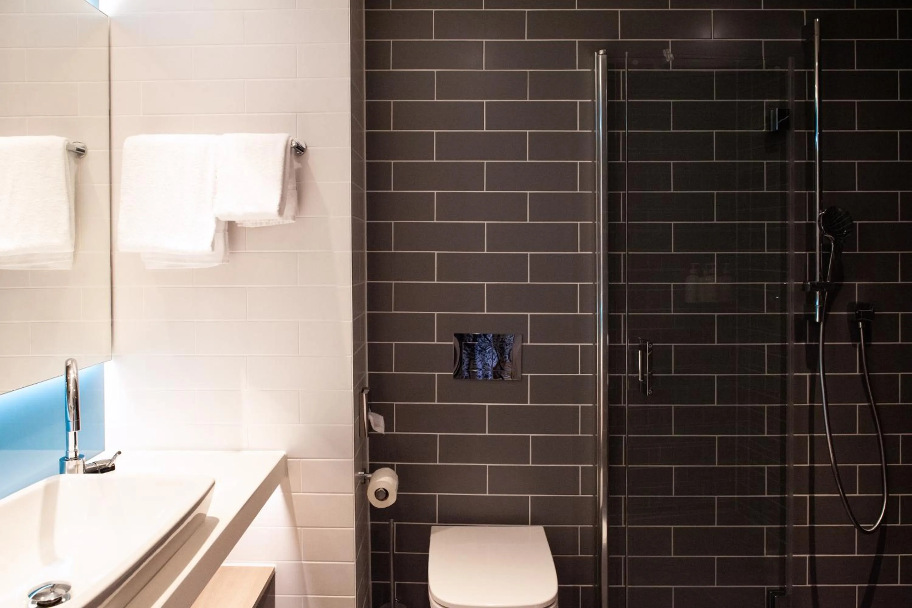 Shower in Holiday Inn Express - Saarbrücken by IHG