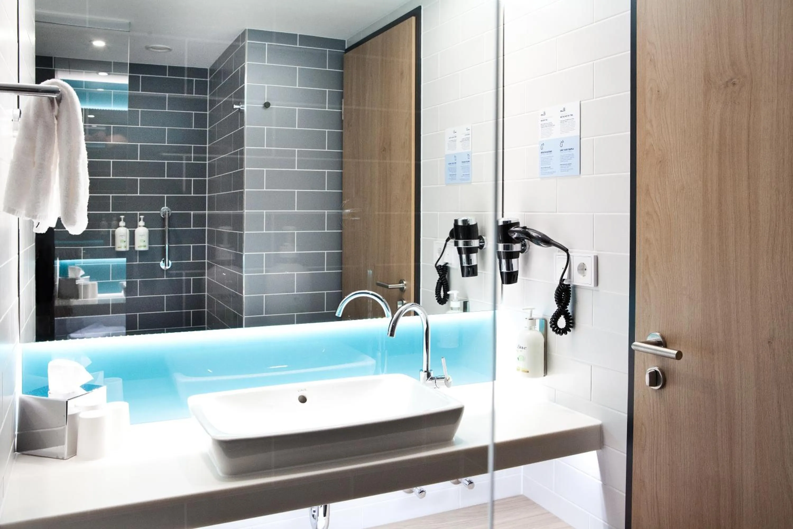Shower in Holiday Inn Express - Saarbrücken by IHG