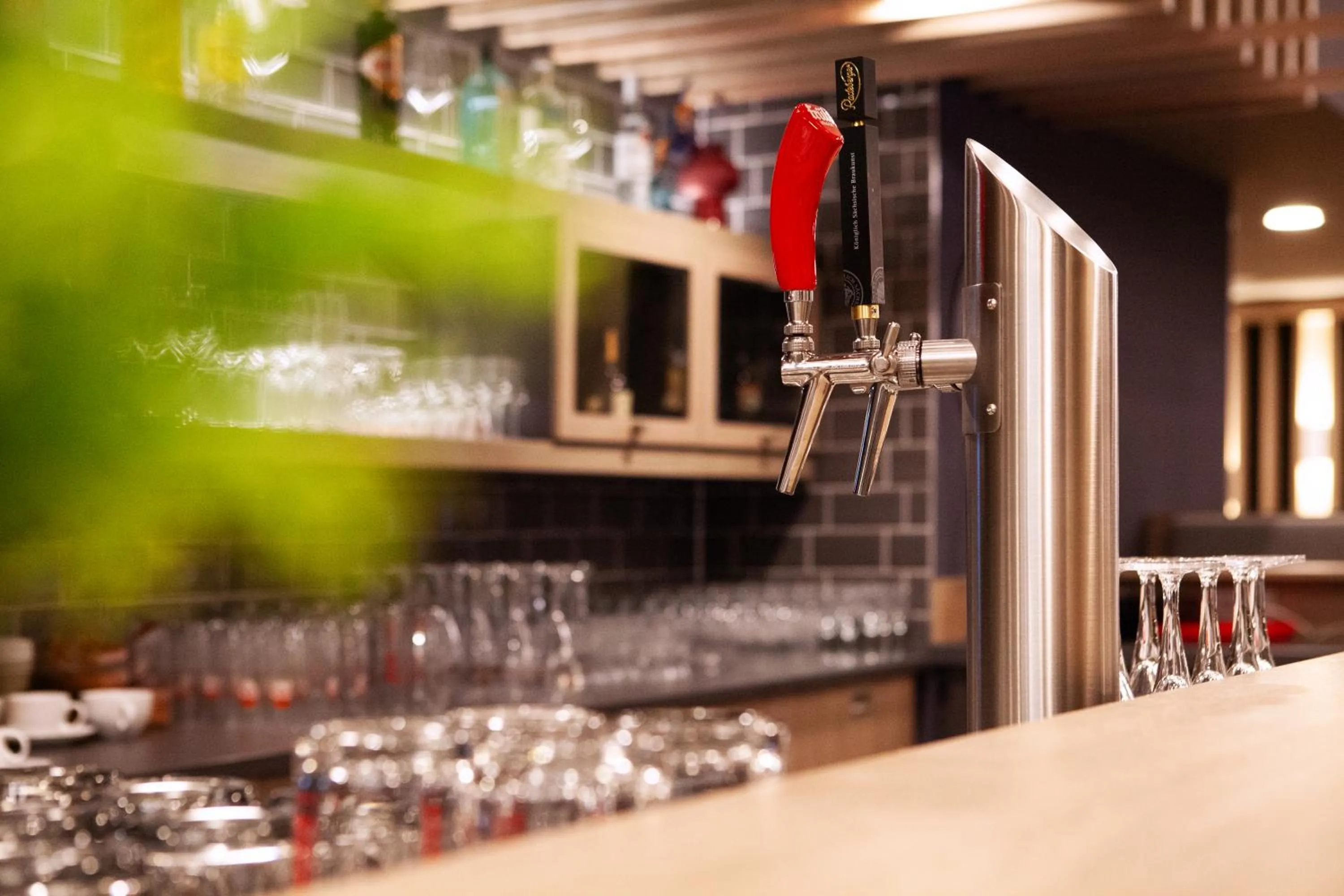 Lounge or bar in Holiday Inn Express - Saarbrücken by IHG