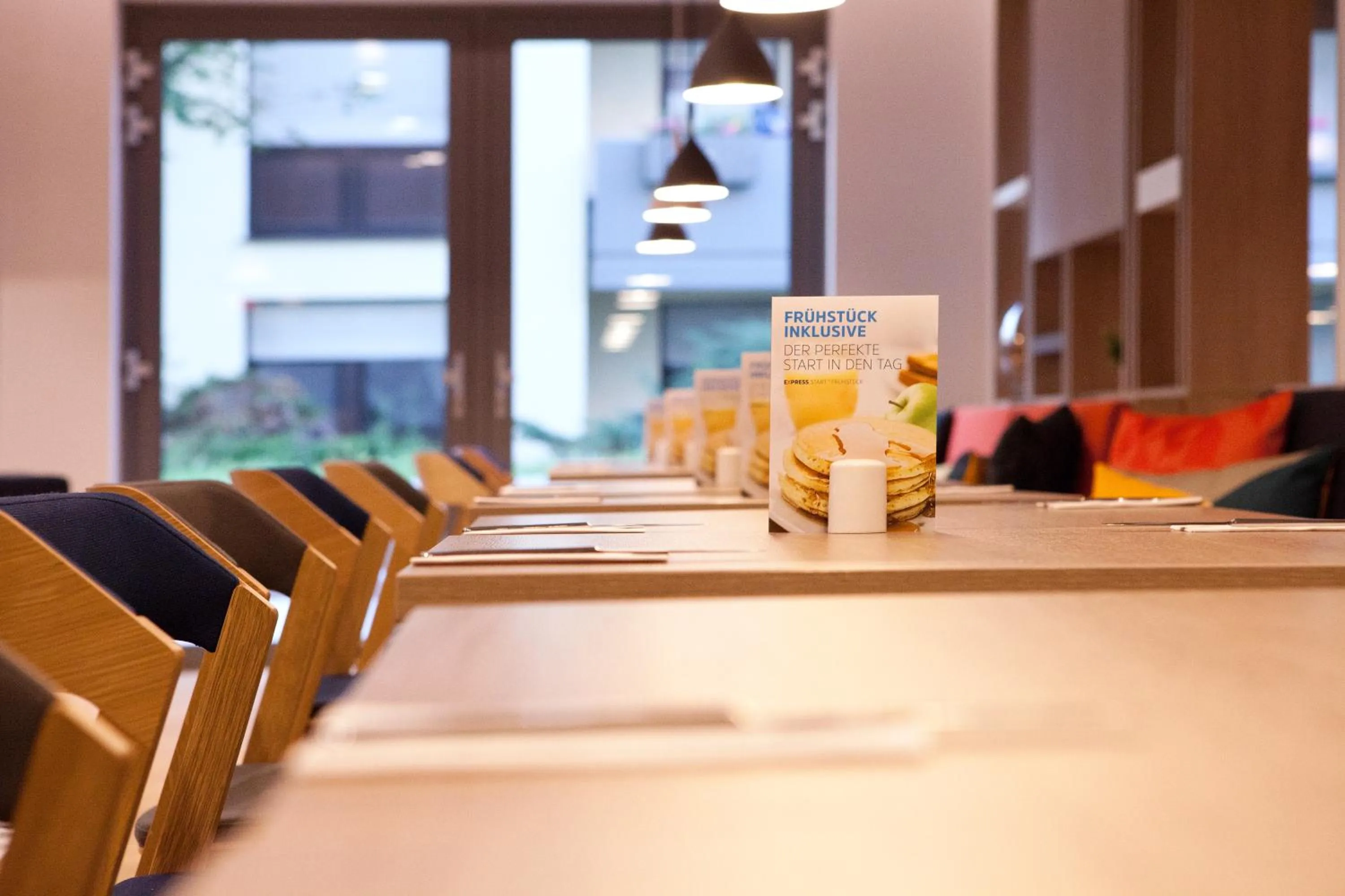 Food and drinks in Holiday Inn Express - Saarbrücken by IHG