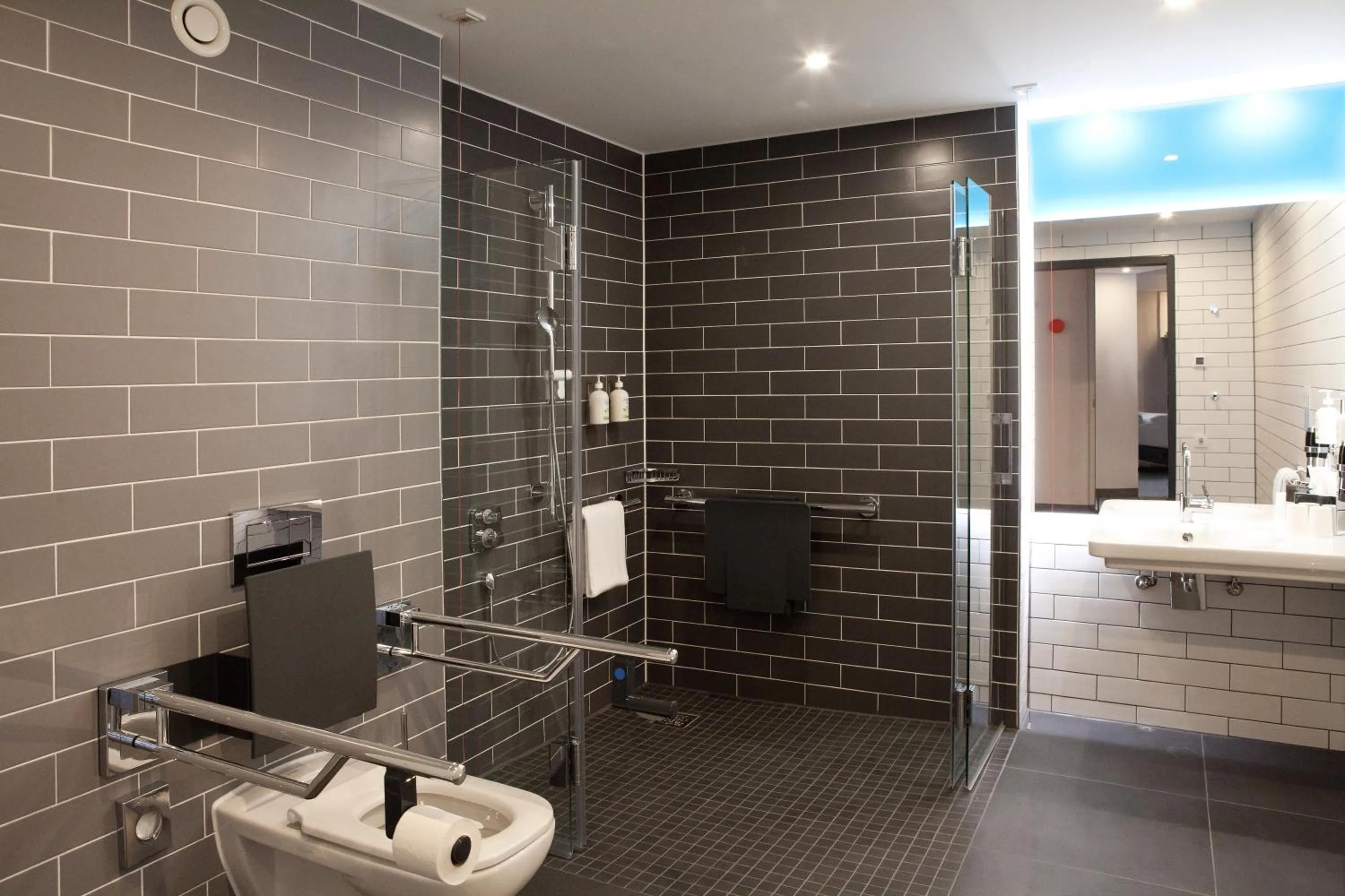 Shower in Holiday Inn Express - Saarbrücken by IHG
