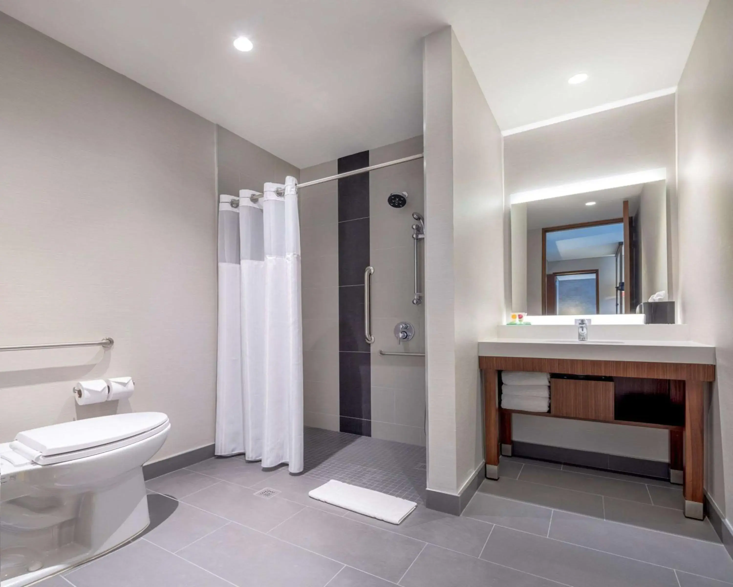 Bathroom in Hyatt Place Bogota Convention Center Bathroom in Hyatt Place Bogota Convention Center