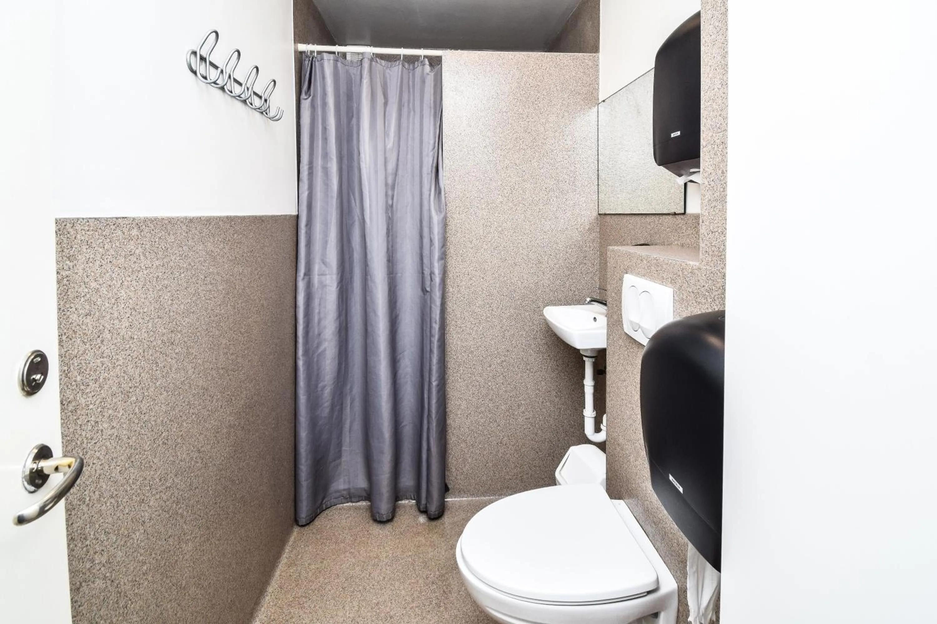 Shower in Guesthouse Aurora