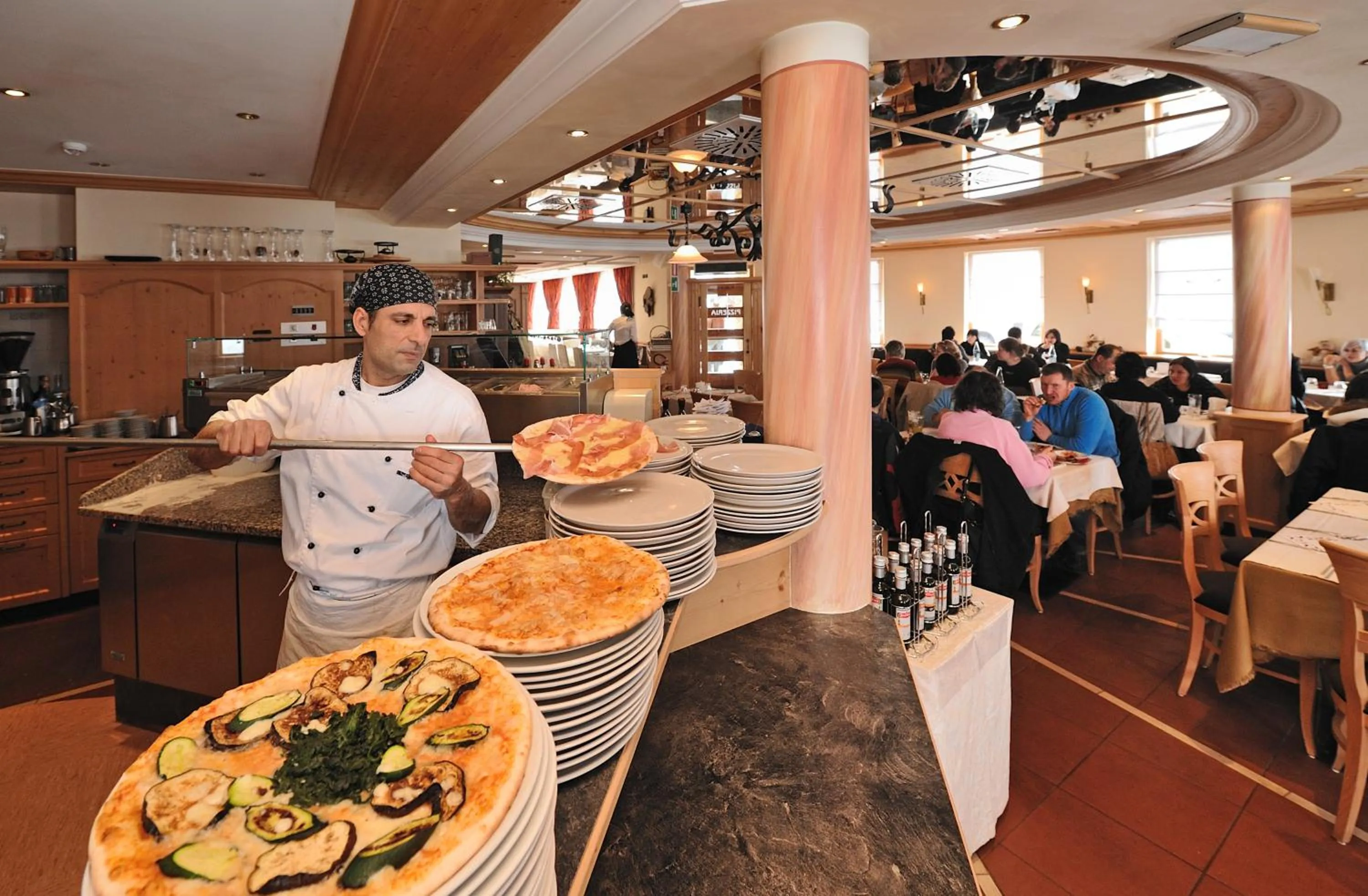 Restaurant/places to eat in Hotel Touring