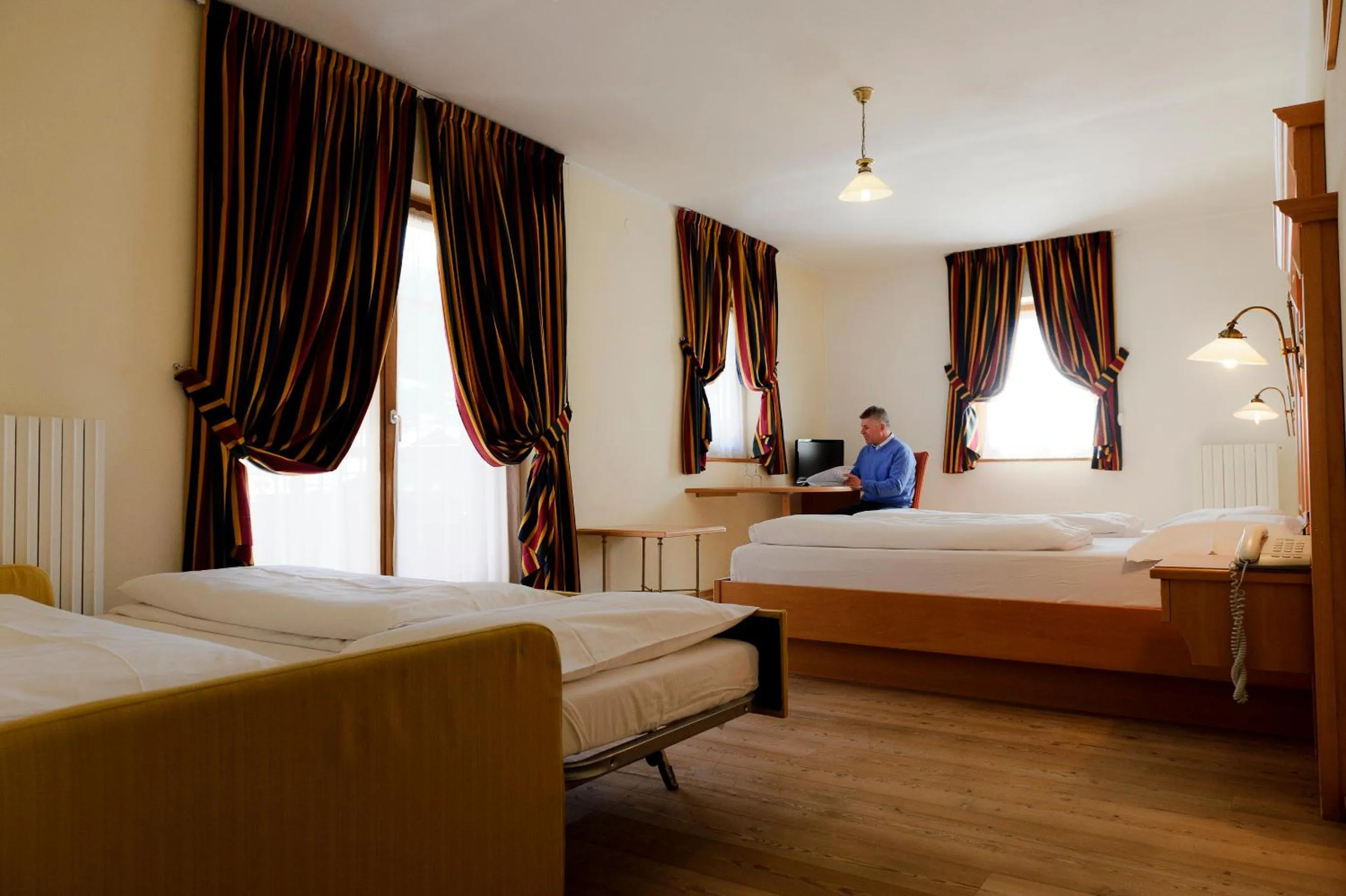 Photo of the whole room, Bed in Hotel Touring