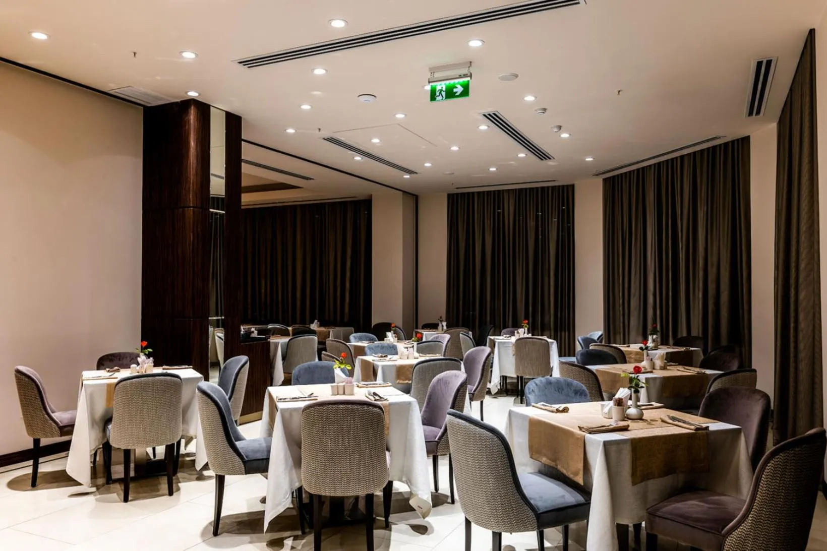 Restaurant/places to eat in Ramada Hotel & Suites by Wyndham Yerevan