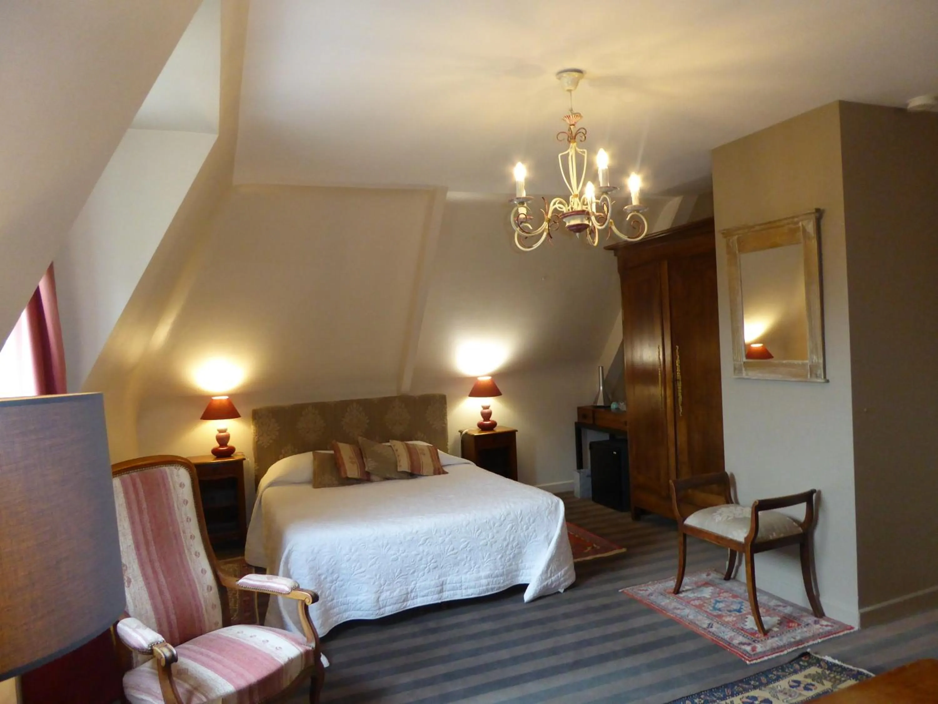 Photo of the whole room, Bed in Le Clos du Pont Martin