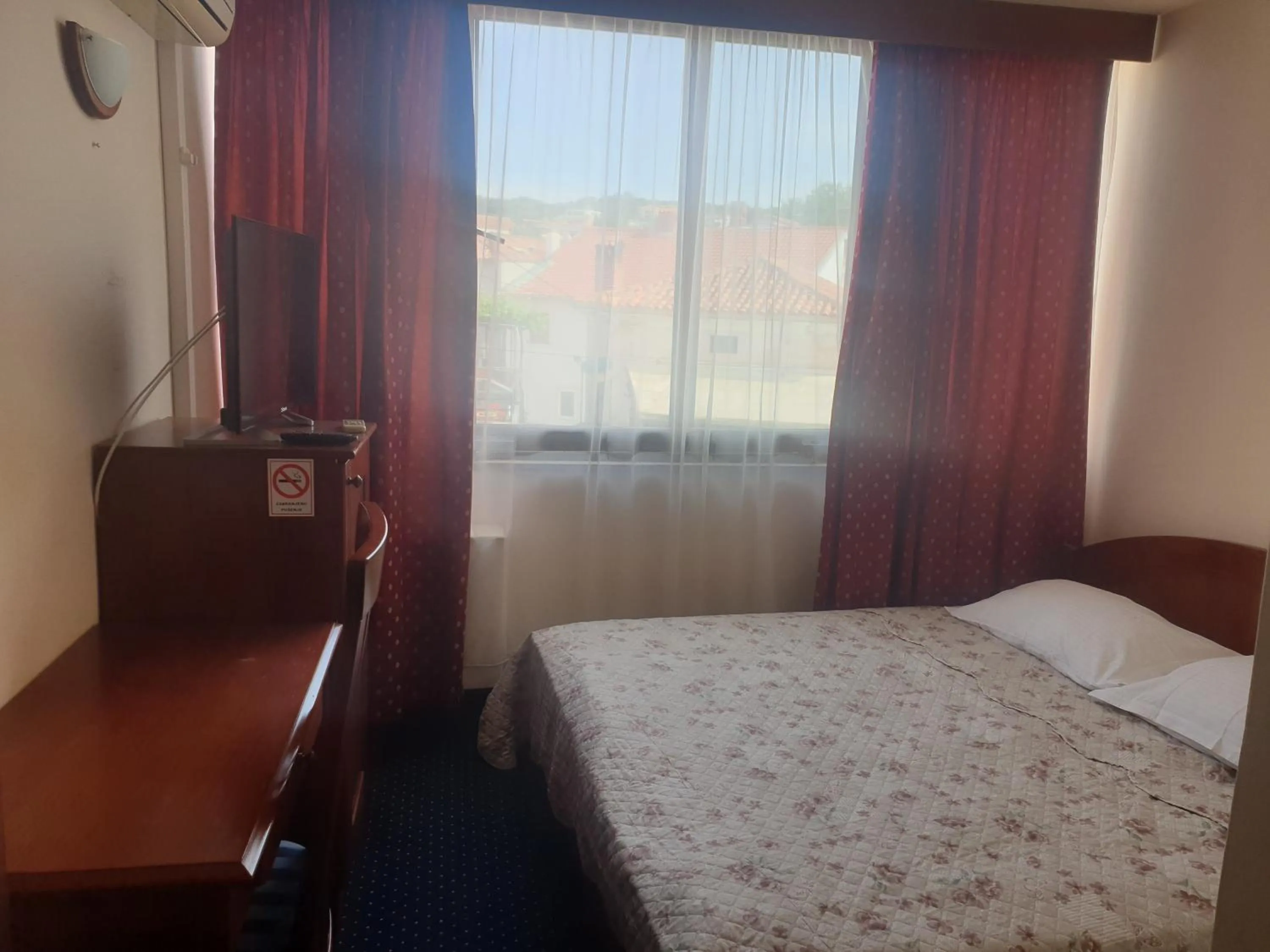 Bedroom, Bed in Hotel Miramare