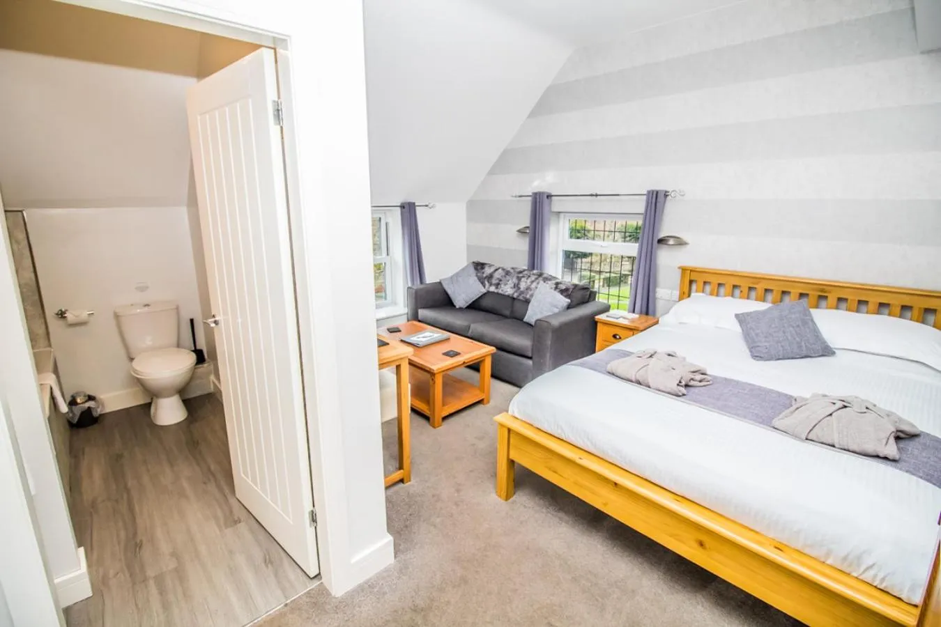 Bedroom, Bed in The Saxon Inn