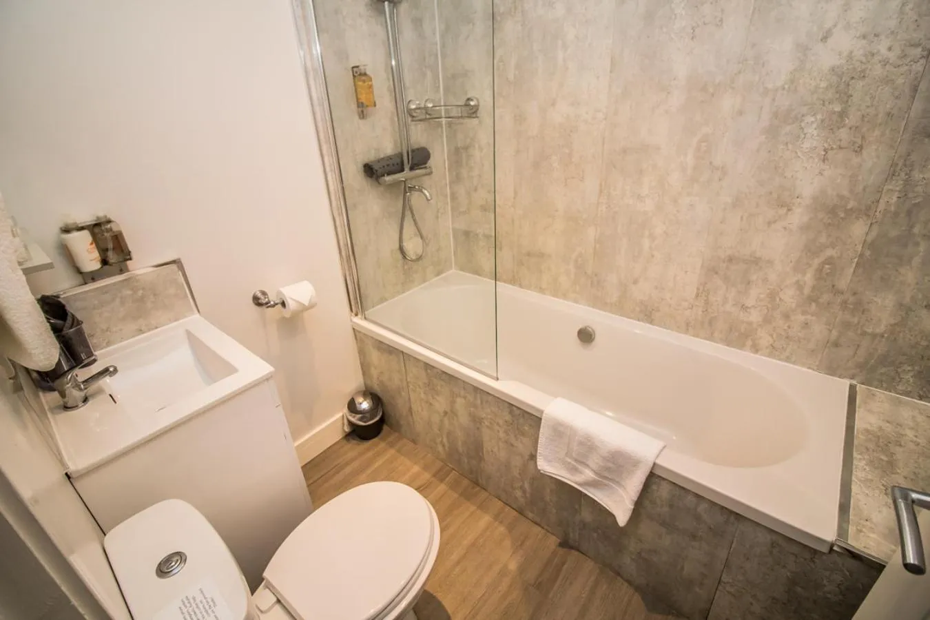 Bathroom in The Saxon Inn