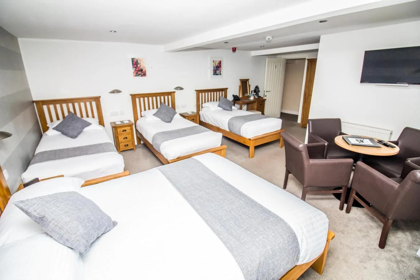 Bedroom, Bed in The Saxon Inn