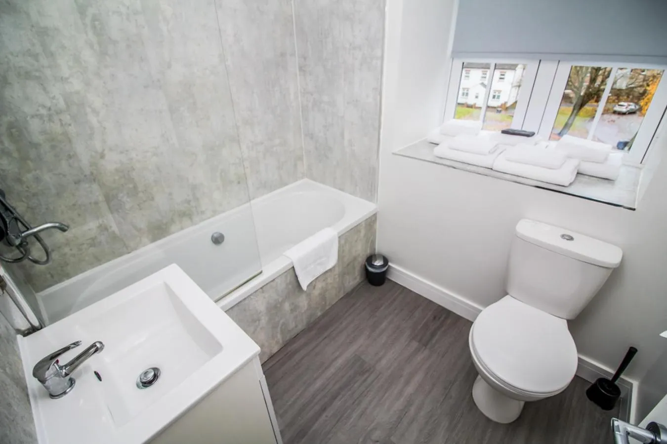 Bathroom in The Saxon Inn