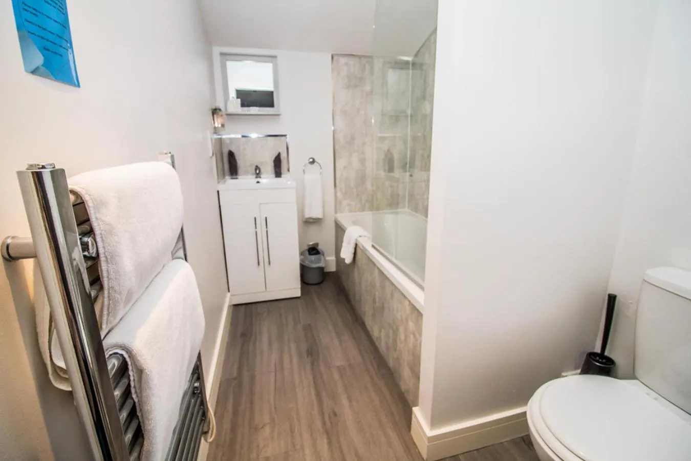 Bathroom in The Saxon Inn