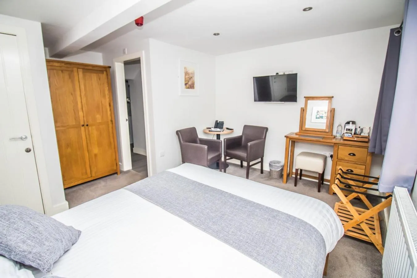 Bedroom, Bed in The Saxon Inn