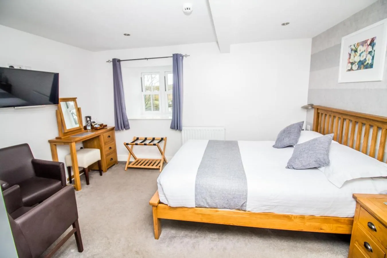 Bedroom, Bed in The Saxon Inn