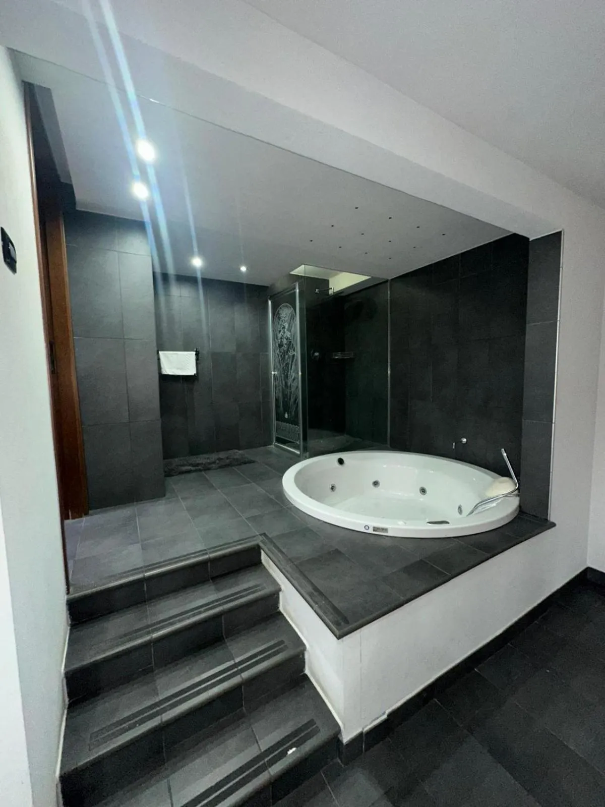 Shower in taverna napoleone