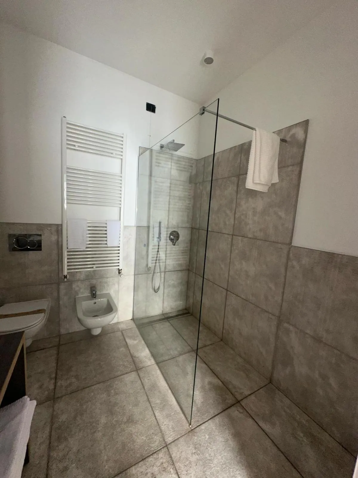 Shower in taverna napoleone