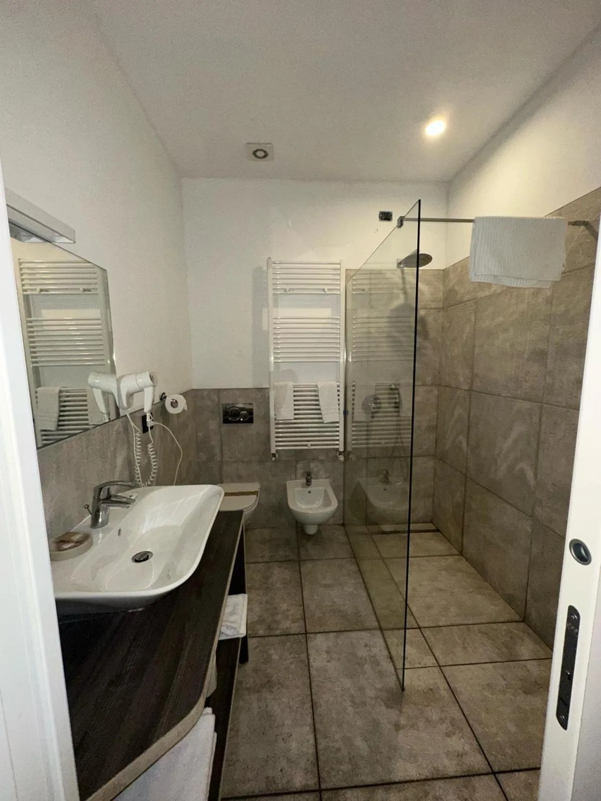 Shower in taverna napoleone