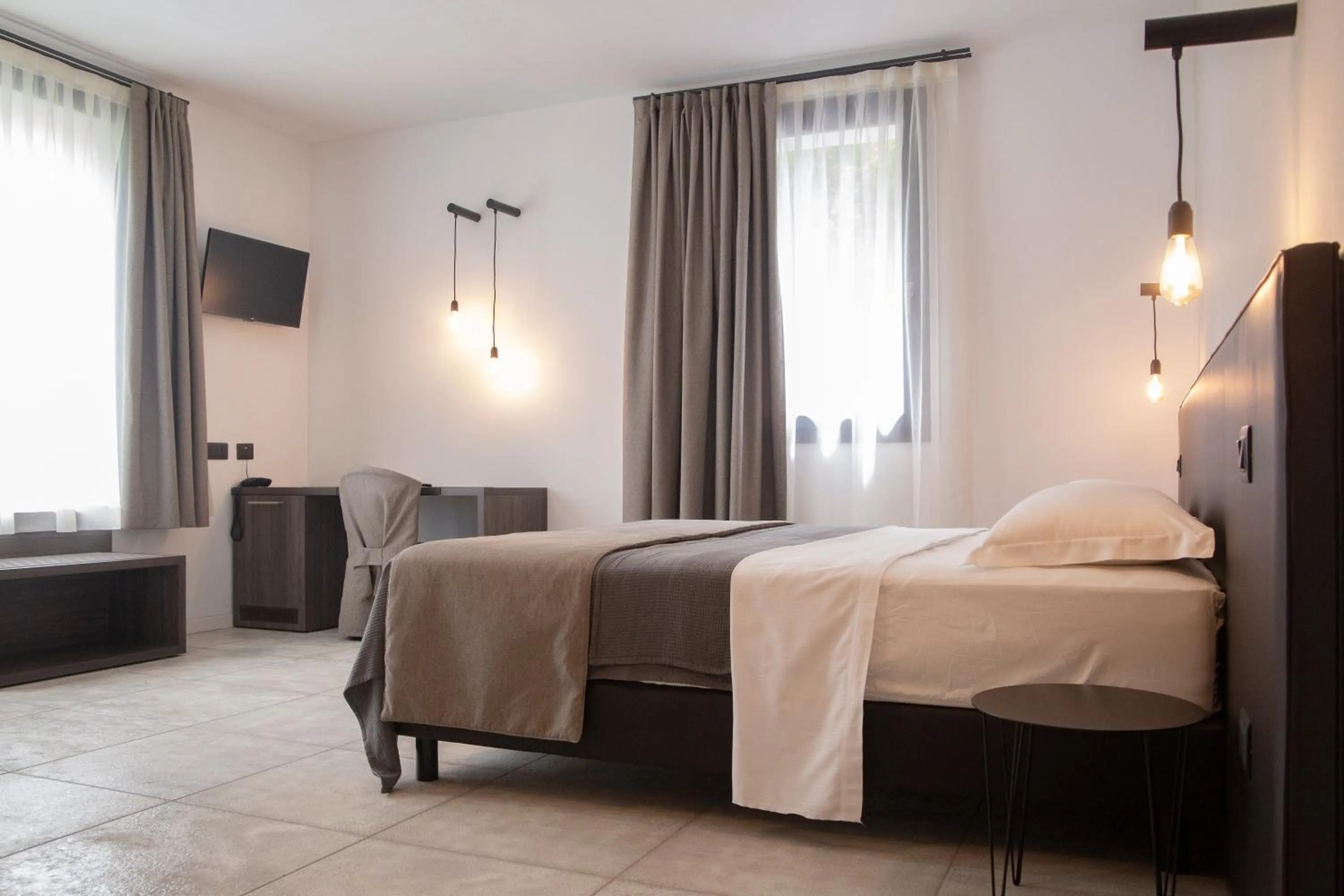 Bedroom, Bed in taverna napoleone