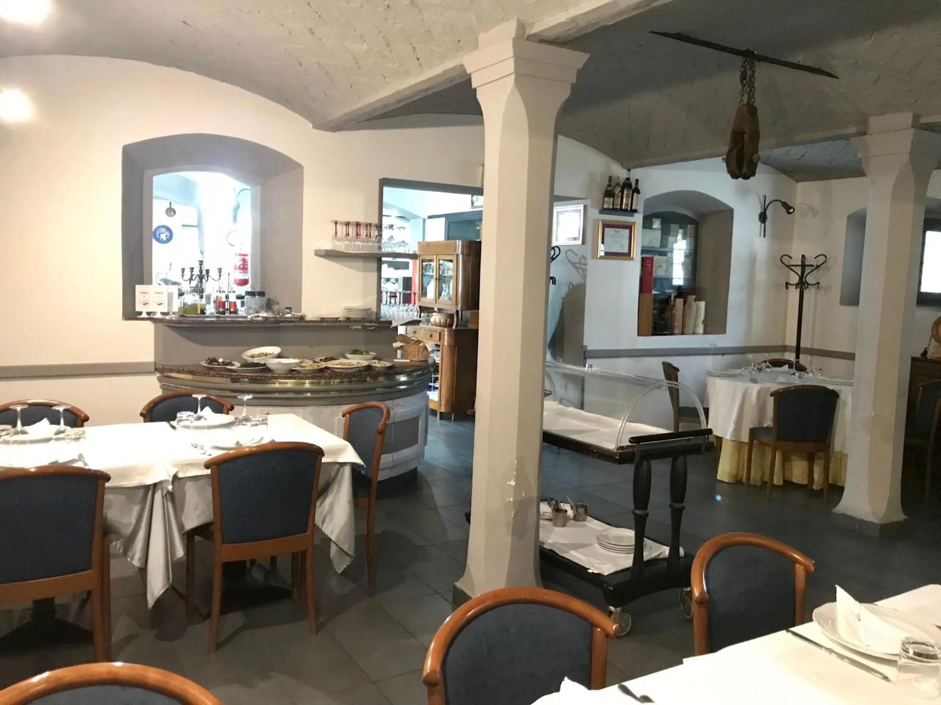 Restaurant/places to eat in taverna napoleone