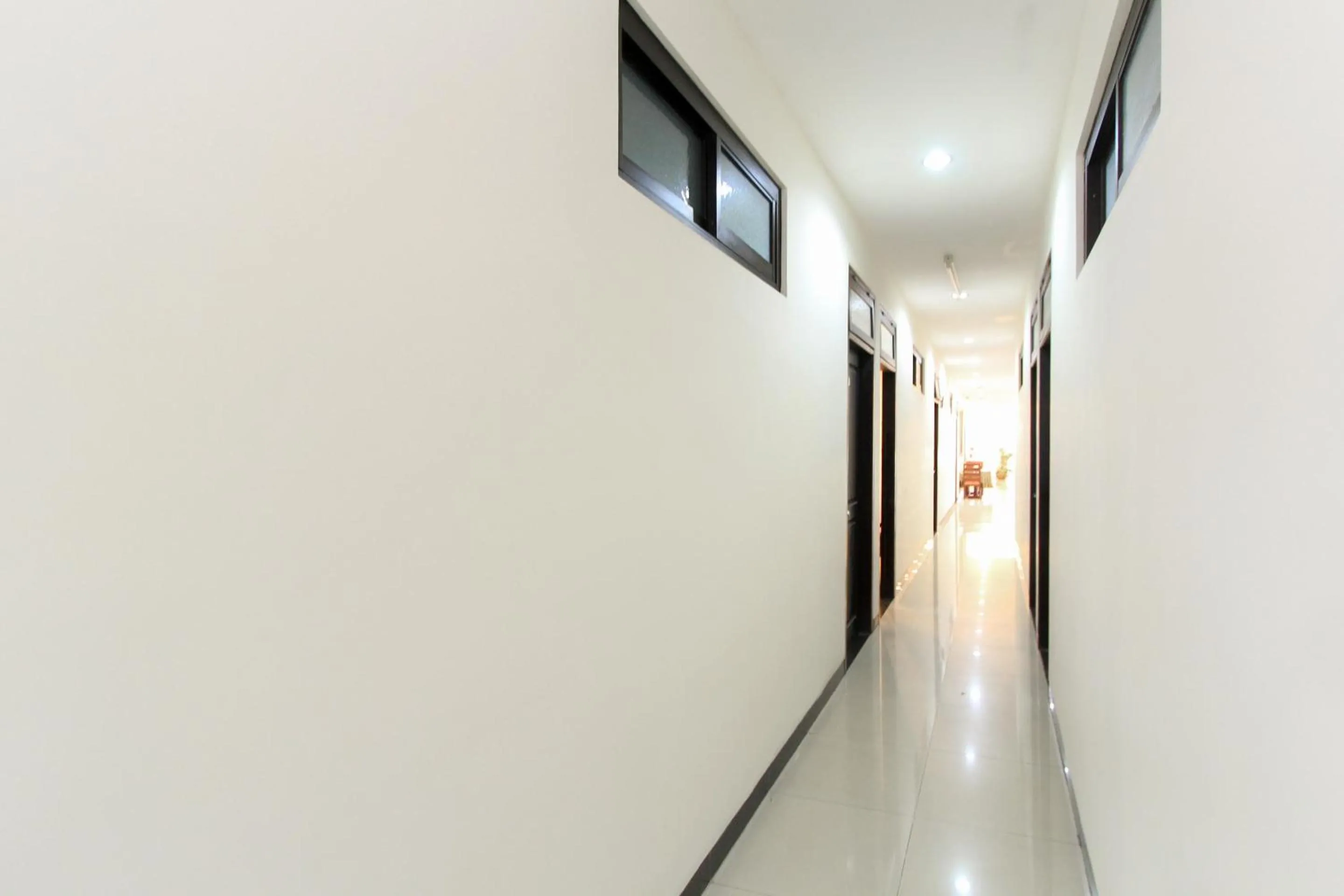 Lobby or reception in Hotel O Genteng Near Genteng Market Formerly Uno Hotel