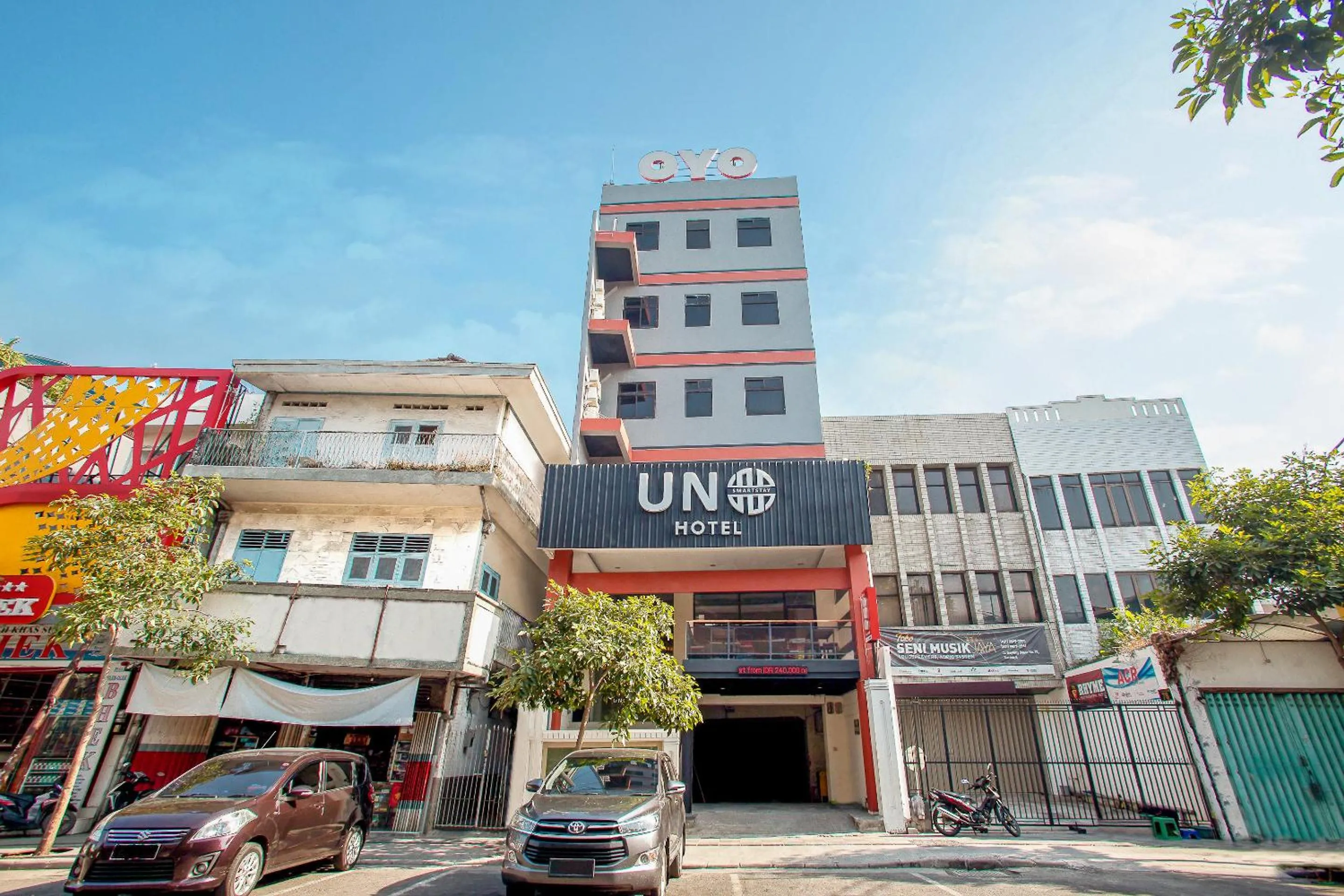 Property building in Hotel O Genteng Near Genteng Market Formerly Uno Hotel