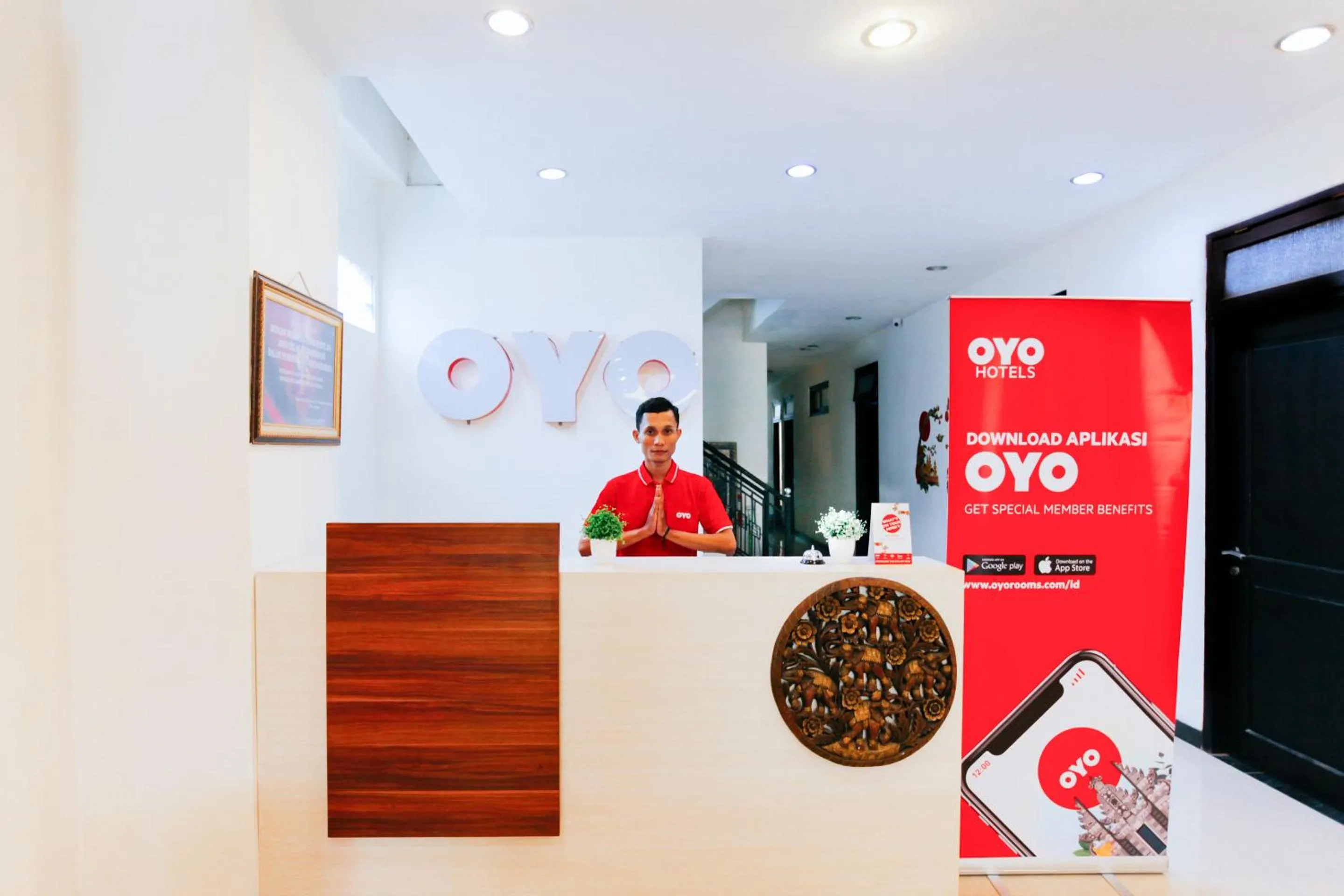 Lobby or reception in Hotel O Genteng Near Genteng Market Formerly Uno Hotel