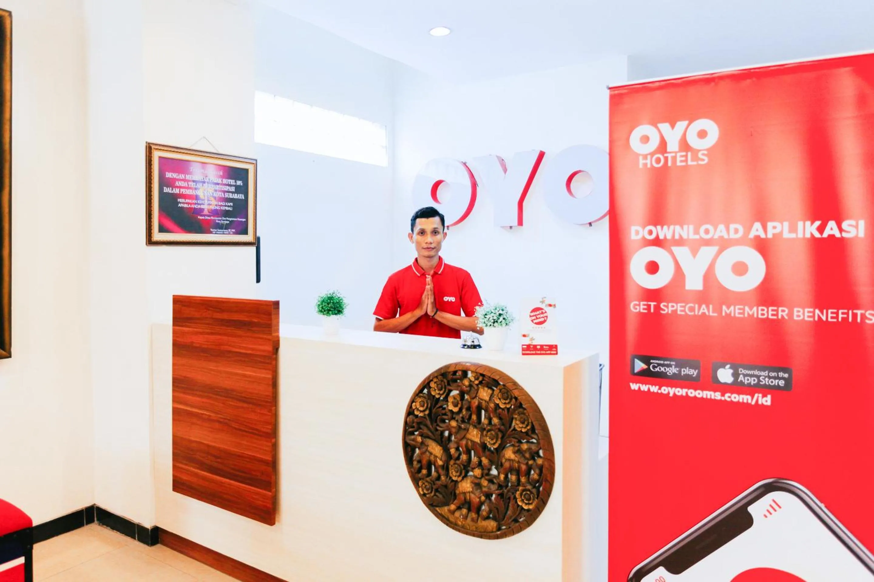 Lobby or reception in Hotel O Genteng Near Genteng Market Formerly Uno Hotel