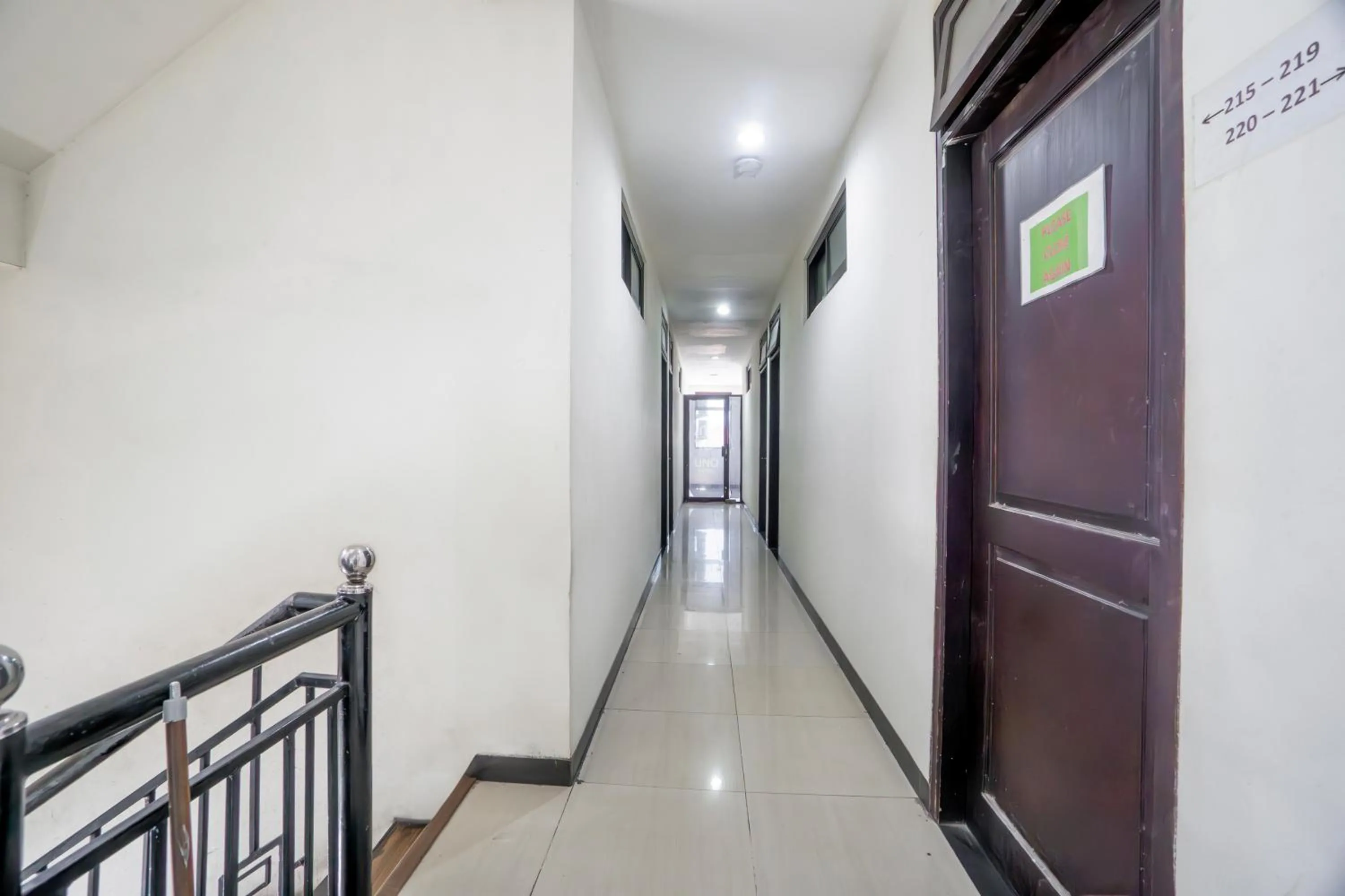 Lobby or reception in Hotel O Genteng Near Genteng Market Formerly Uno Hotel