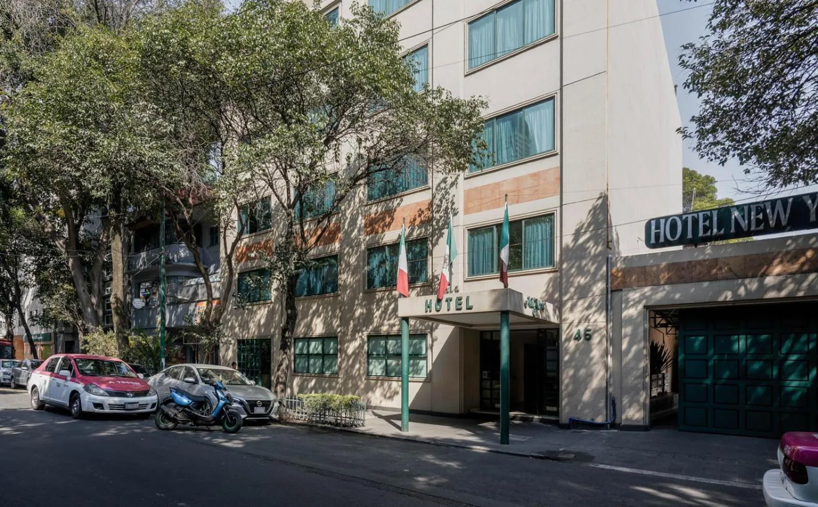 Property building in Hotel New York Ciudad de Mexico