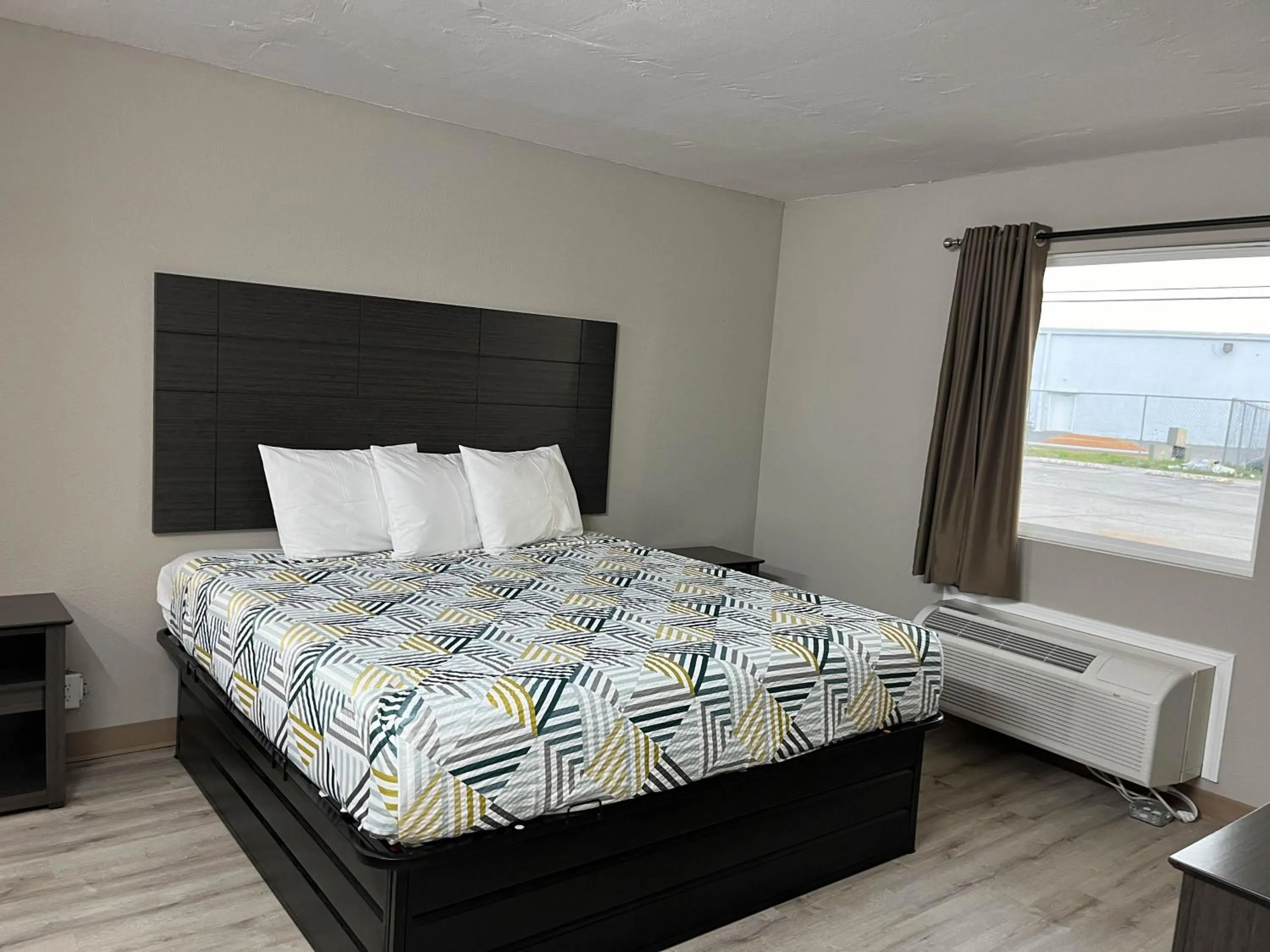 Bed in Suites West Memphis, AR - Memphis