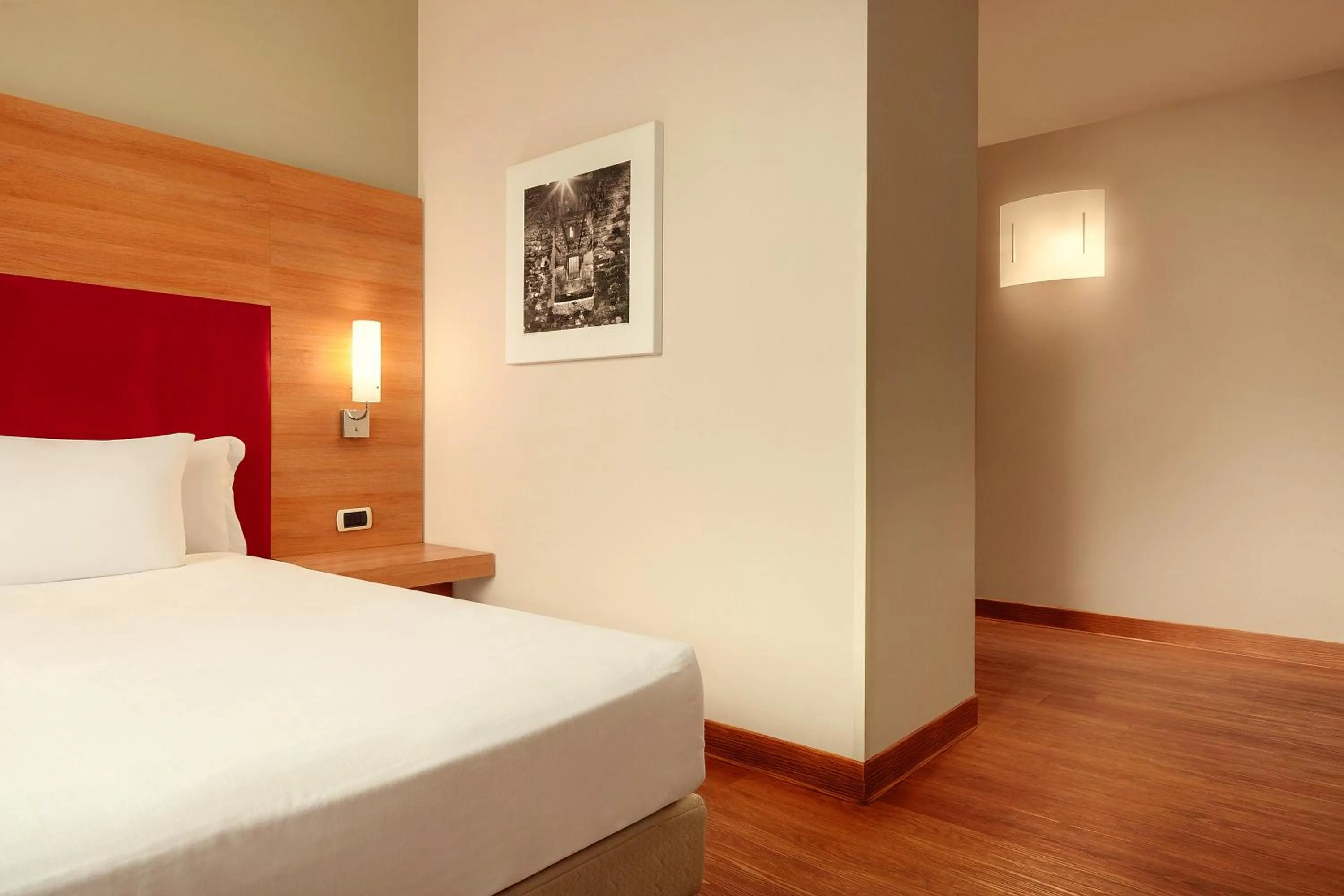 Bed in Zeus Essence Dolce by Wyndham Milan Malpensa