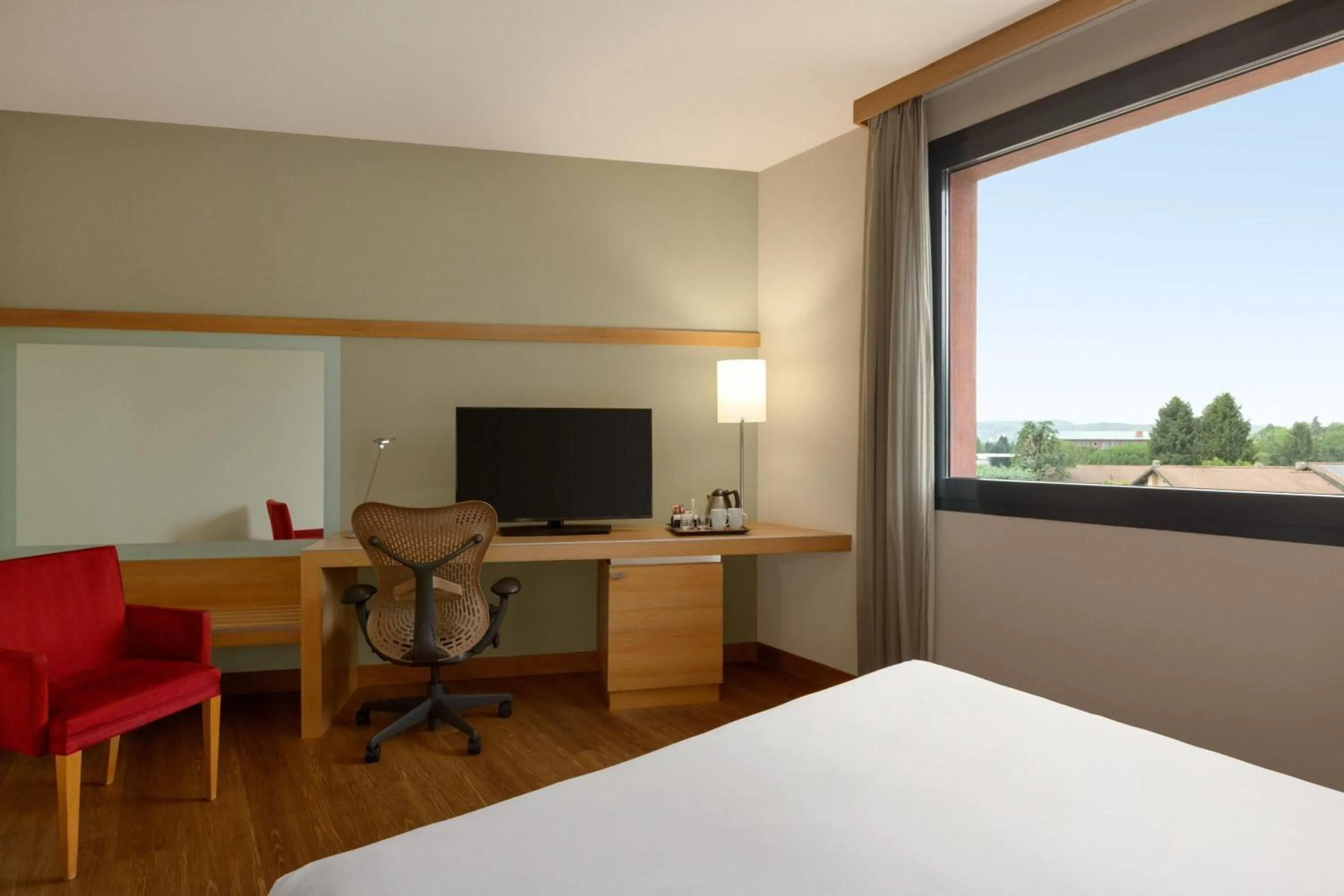 Photo of the whole room, Bed in Zeus Essence Dolce by Wyndham Milan Malpensa