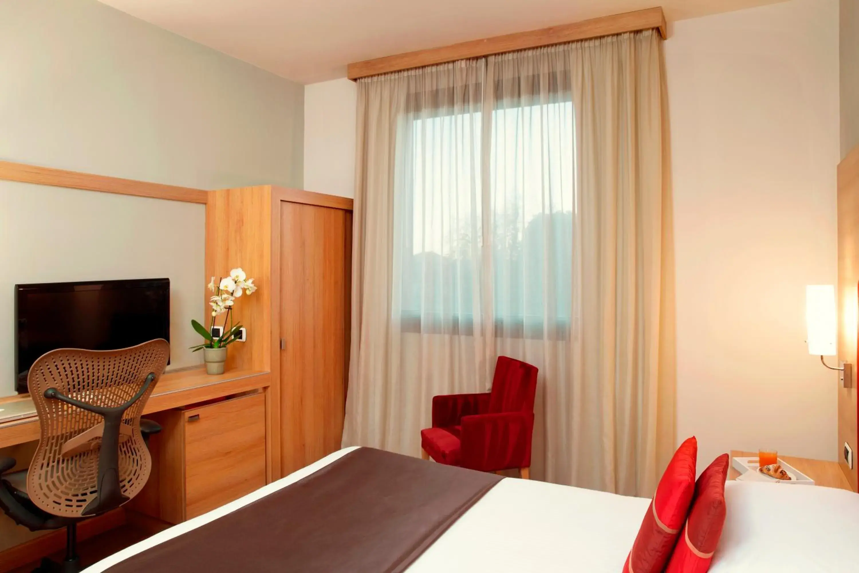 Bed in Zeus Essence Dolce by Wyndham Milan Malpensa Bed in Zeus Essence Dolce by Wyndham Milan Malpensa