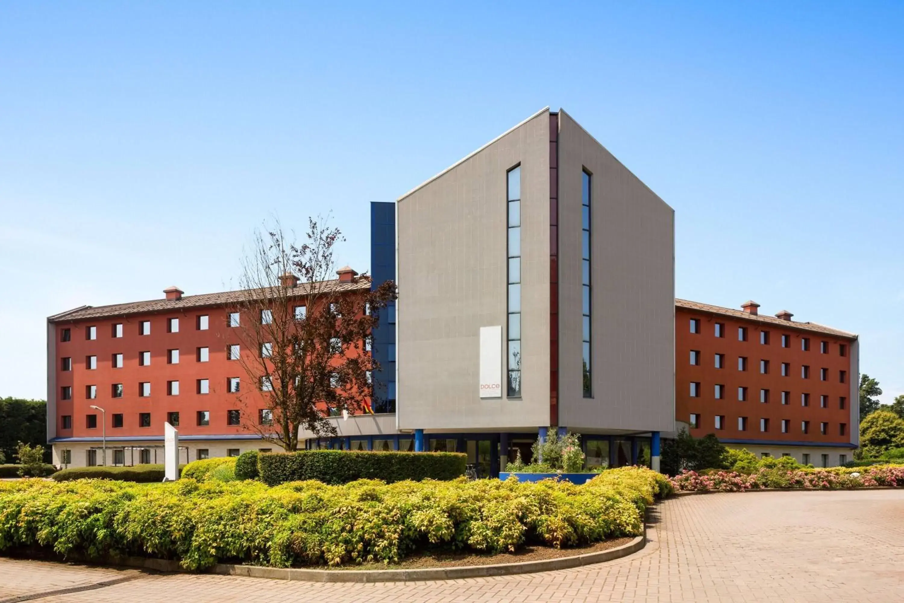 Property building in Zeus Essence Dolce by Wyndham Milan Malpensa Property building in Zeus Essence Dolce by Wyndham Milan Malpensa