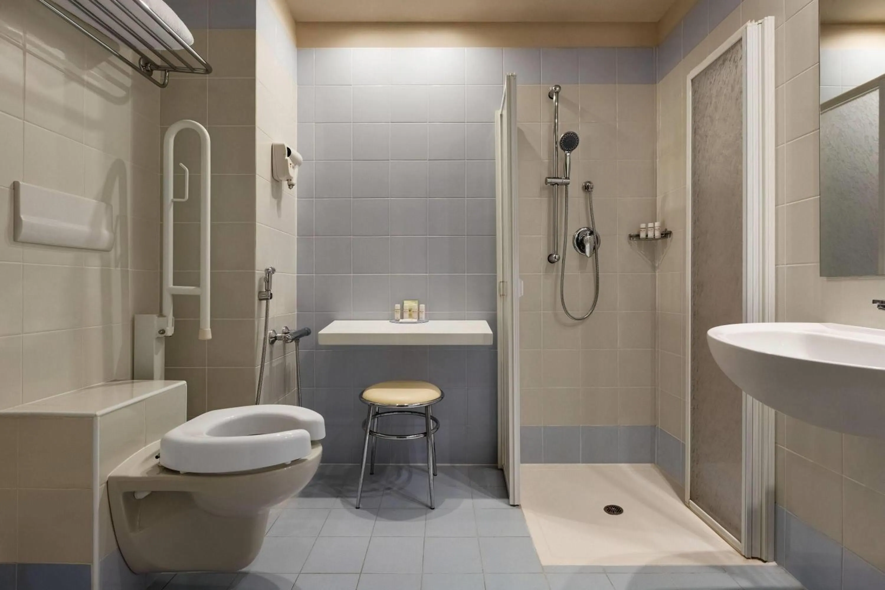Shower in Zeus Essence Dolce by Wyndham Milan Malpensa