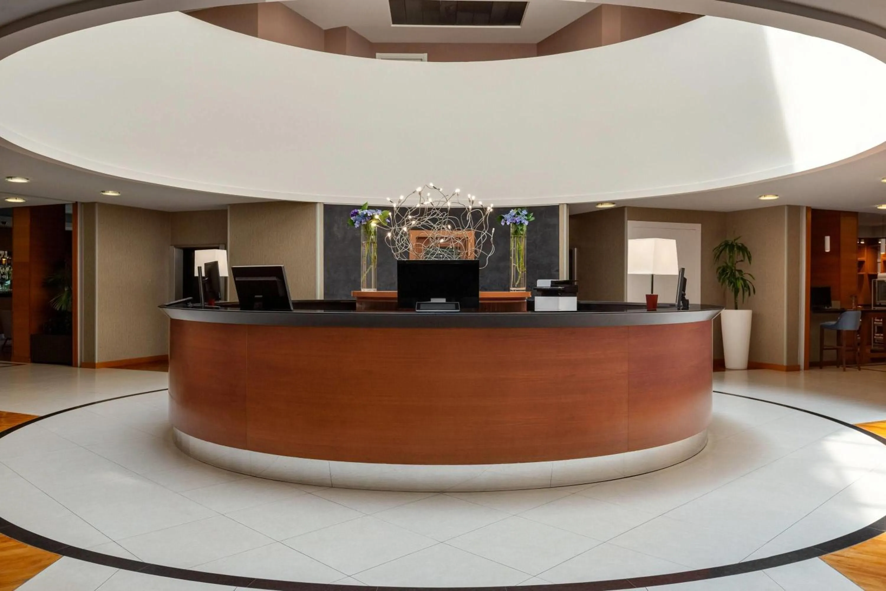 Lobby or reception in Zeus Essence Dolce by Wyndham Milan Malpensa
