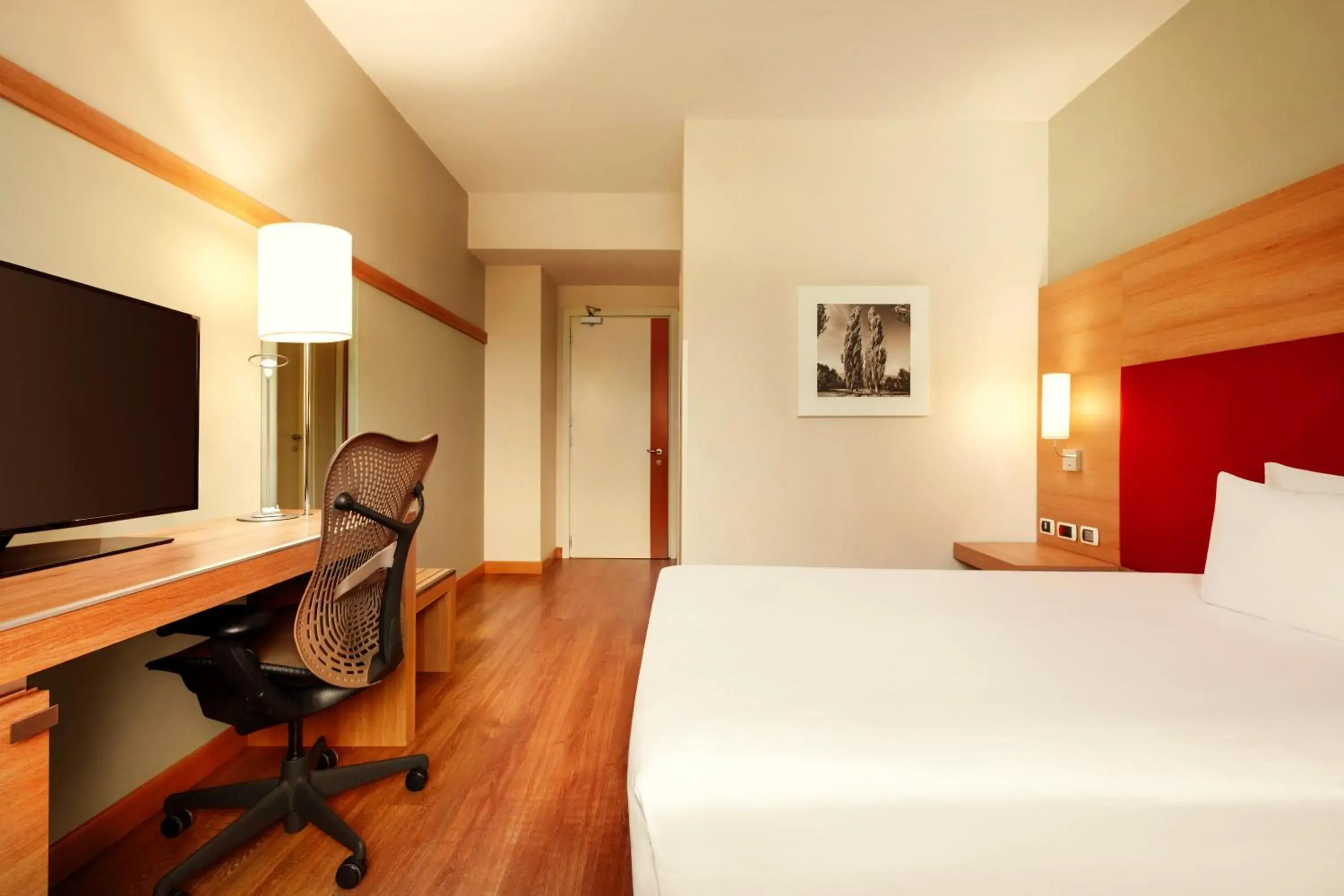 Bed in Zeus Essence Dolce by Wyndham Milan Malpensa Bed in Zeus Essence Dolce by Wyndham Milan Malpensa