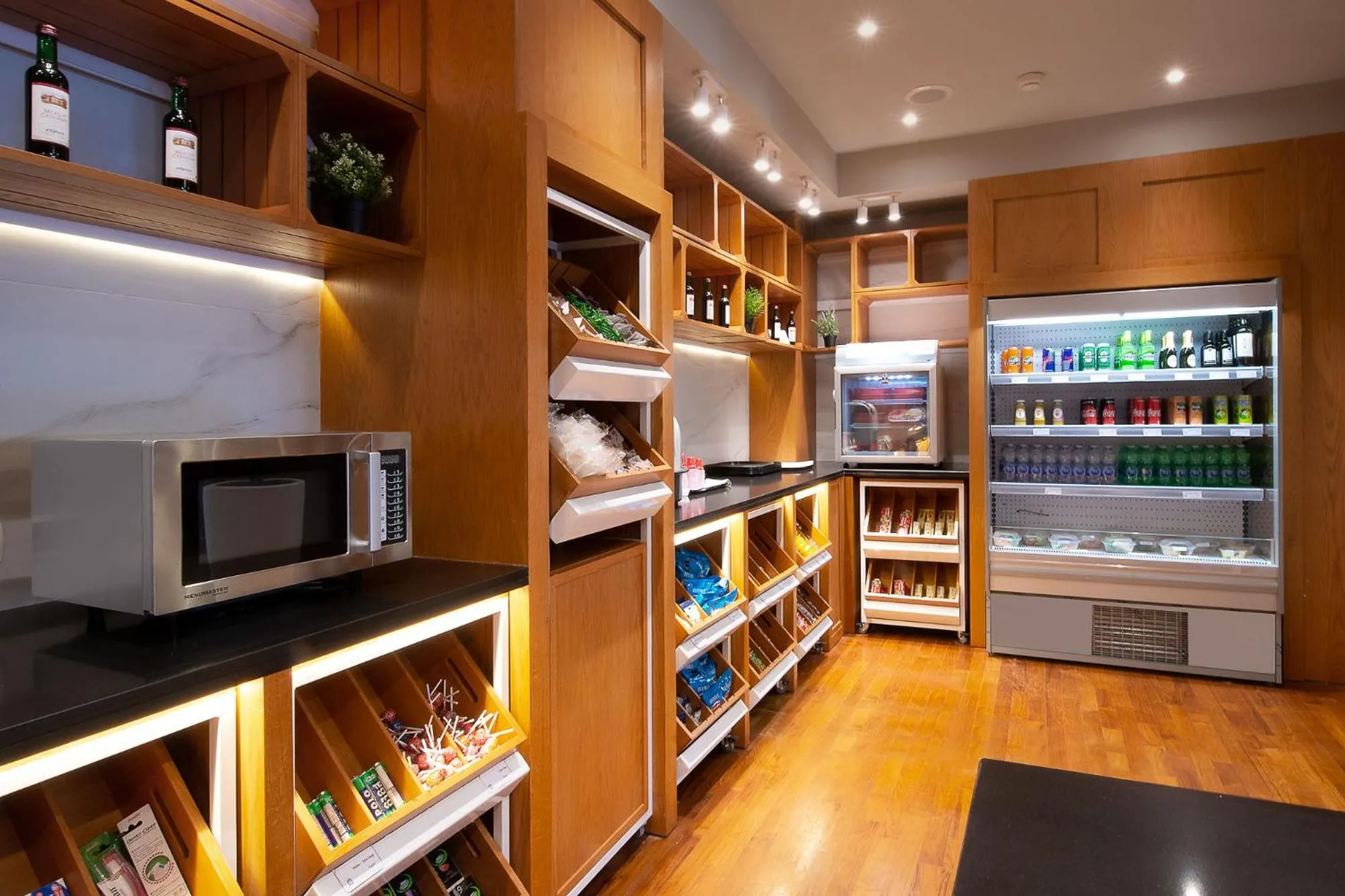 Supermarket/grocery shop in Zeus Essence Dolce by Wyndham Milan Malpensa