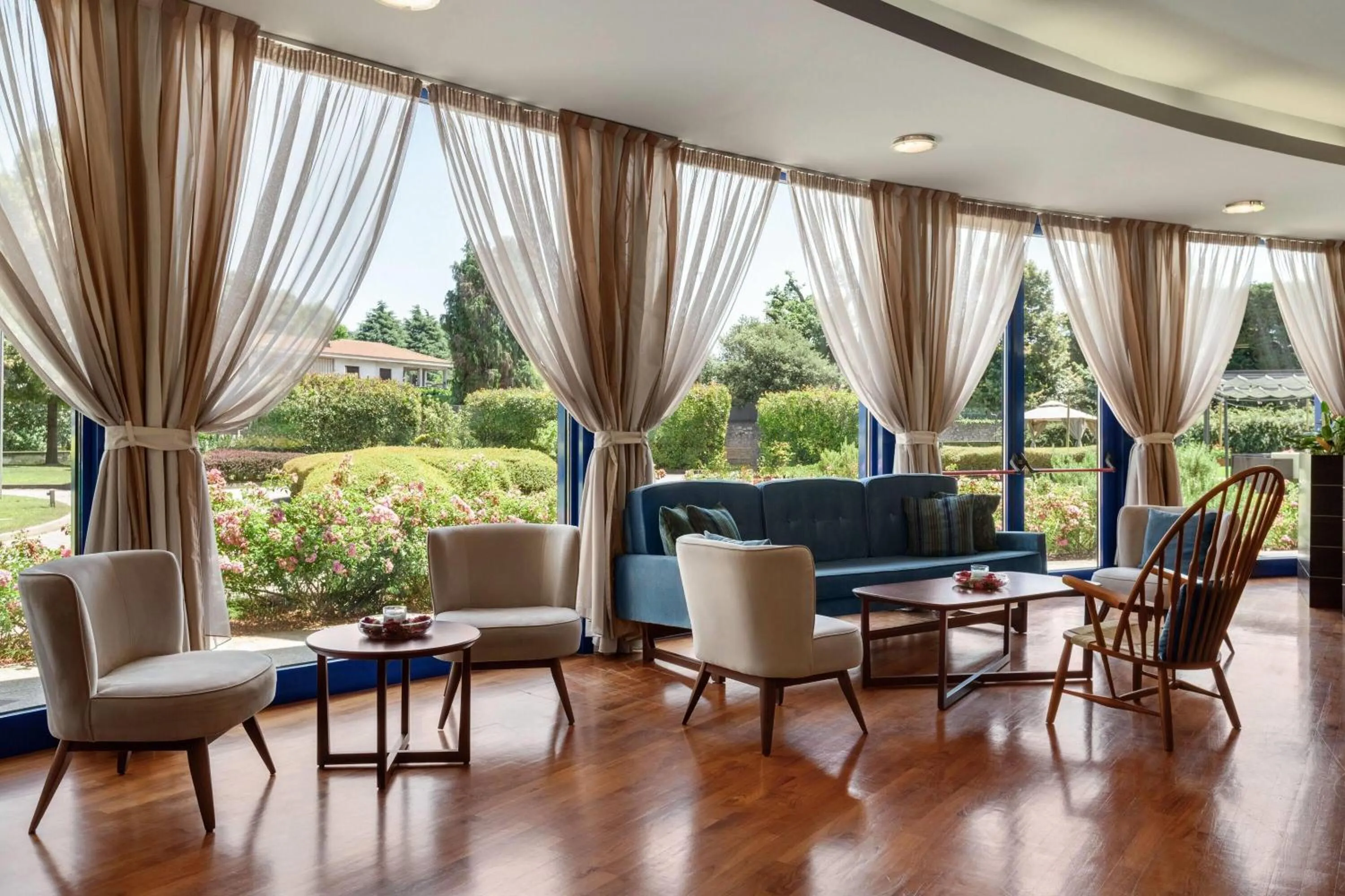 Lobby or reception in Zeus Essence Dolce by Wyndham Milan Malpensa