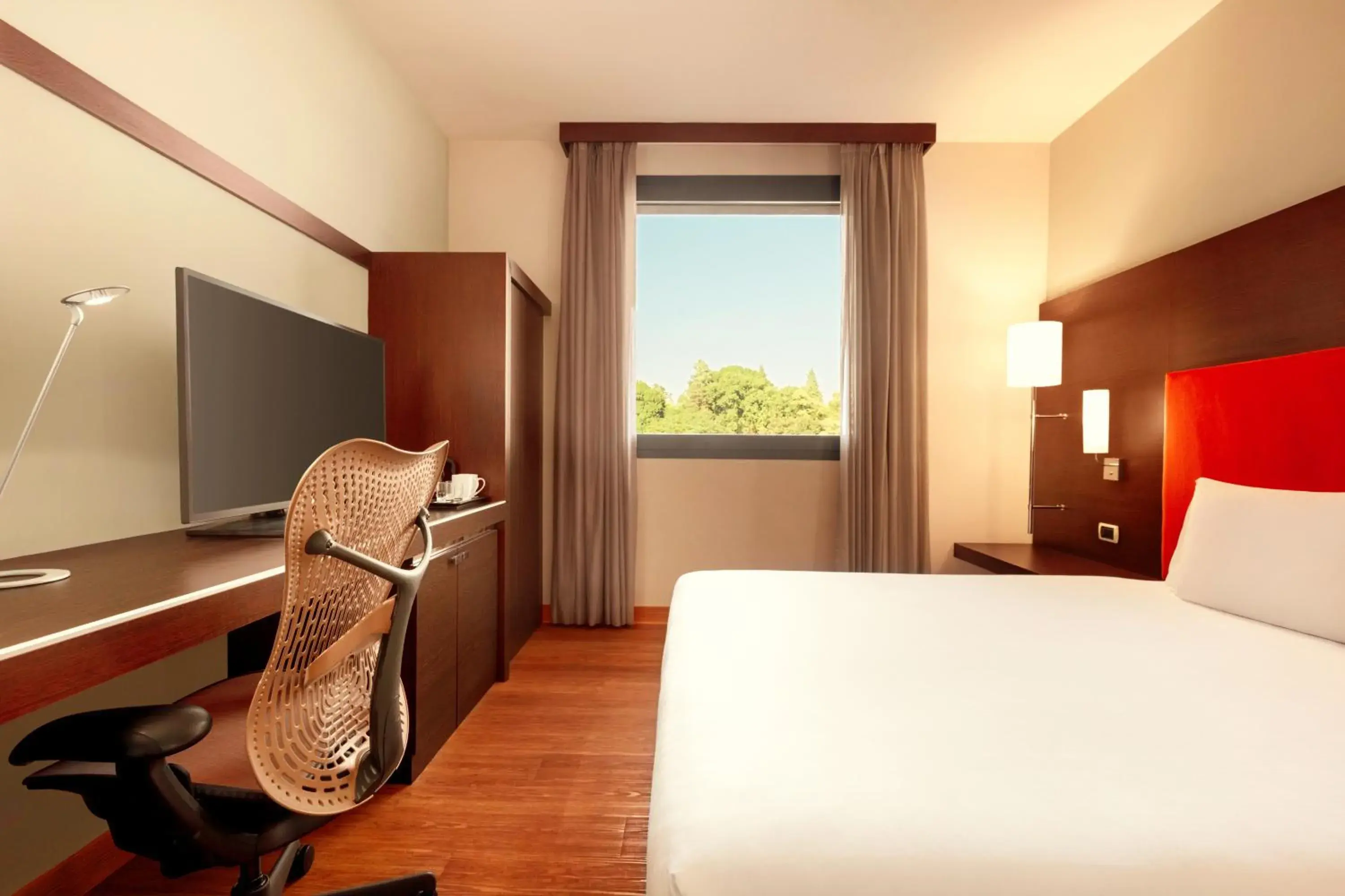 Bed in Zeus Essence Dolce by Wyndham Milan Malpensa Bed in Zeus Essence Dolce by Wyndham Milan Malpensa