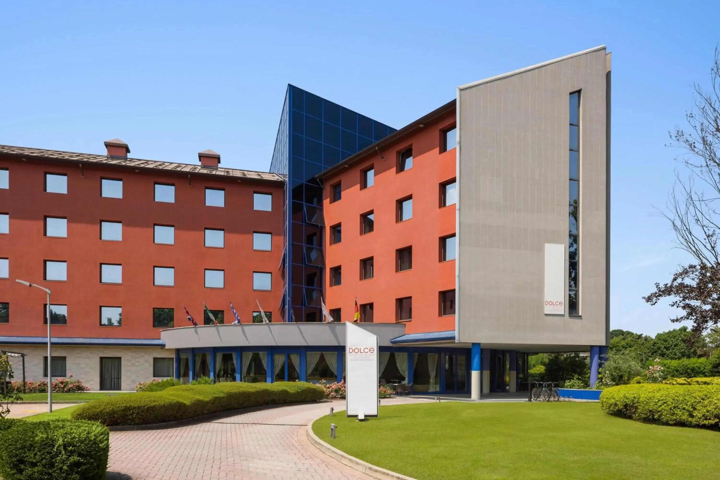 Property building in Zeus Essence Dolce by Wyndham Milan Malpensa Property building in Zeus Essence Dolce by Wyndham Milan Malpensa