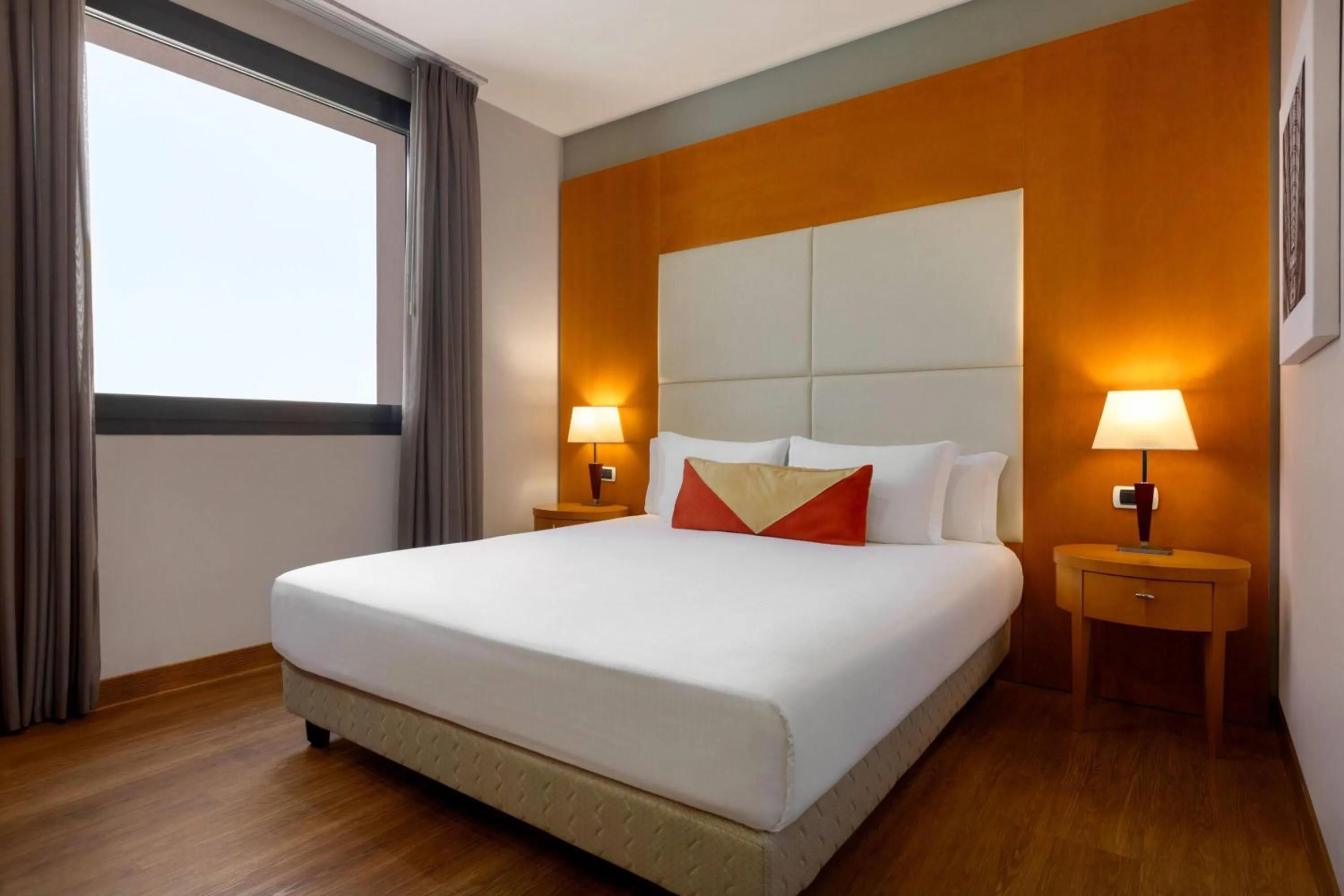 Photo of the whole room, Bed in Zeus Essence Dolce by Wyndham Milan Malpensa