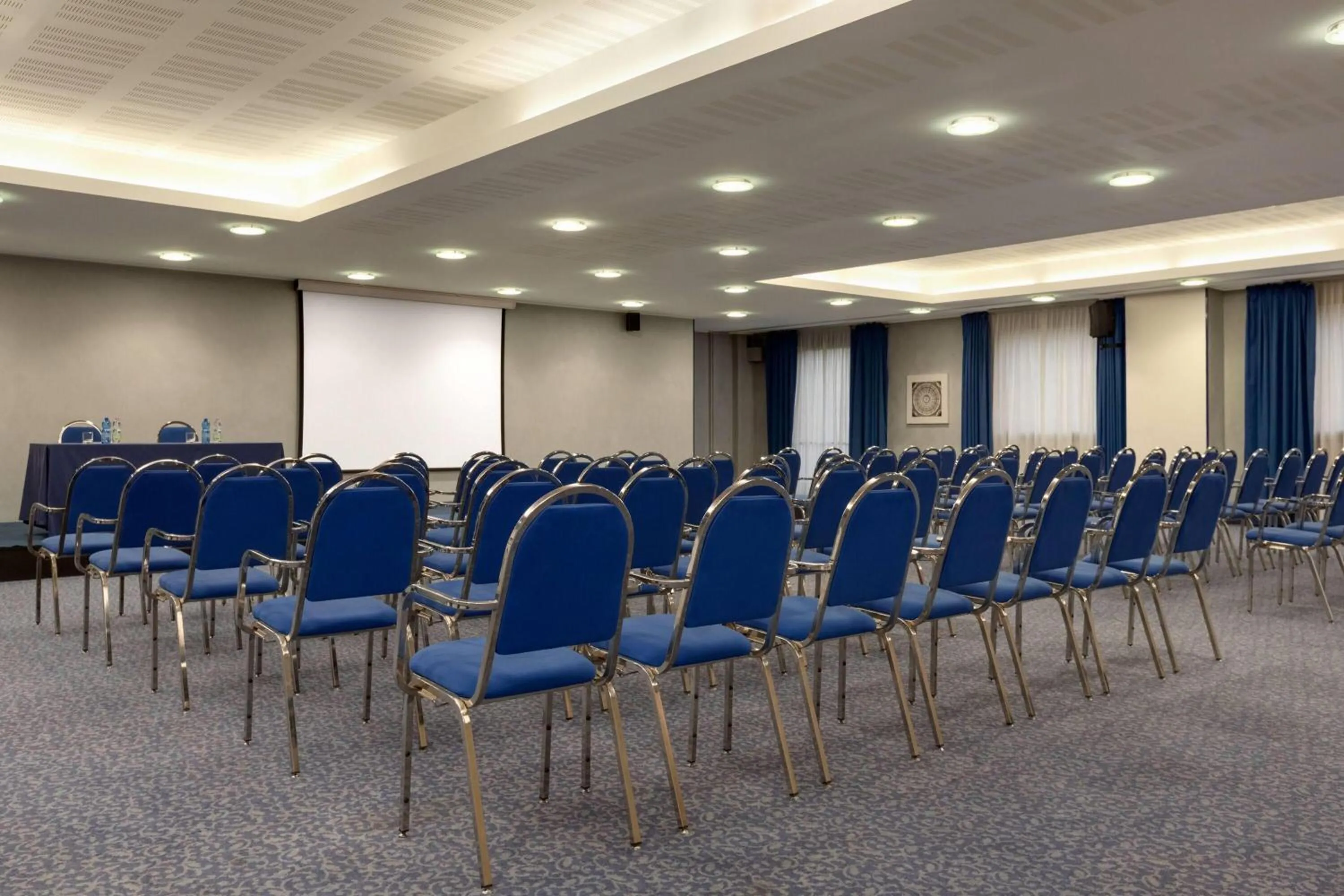 Meeting/conference room in Zeus Essence Dolce by Wyndham Milan Malpensa