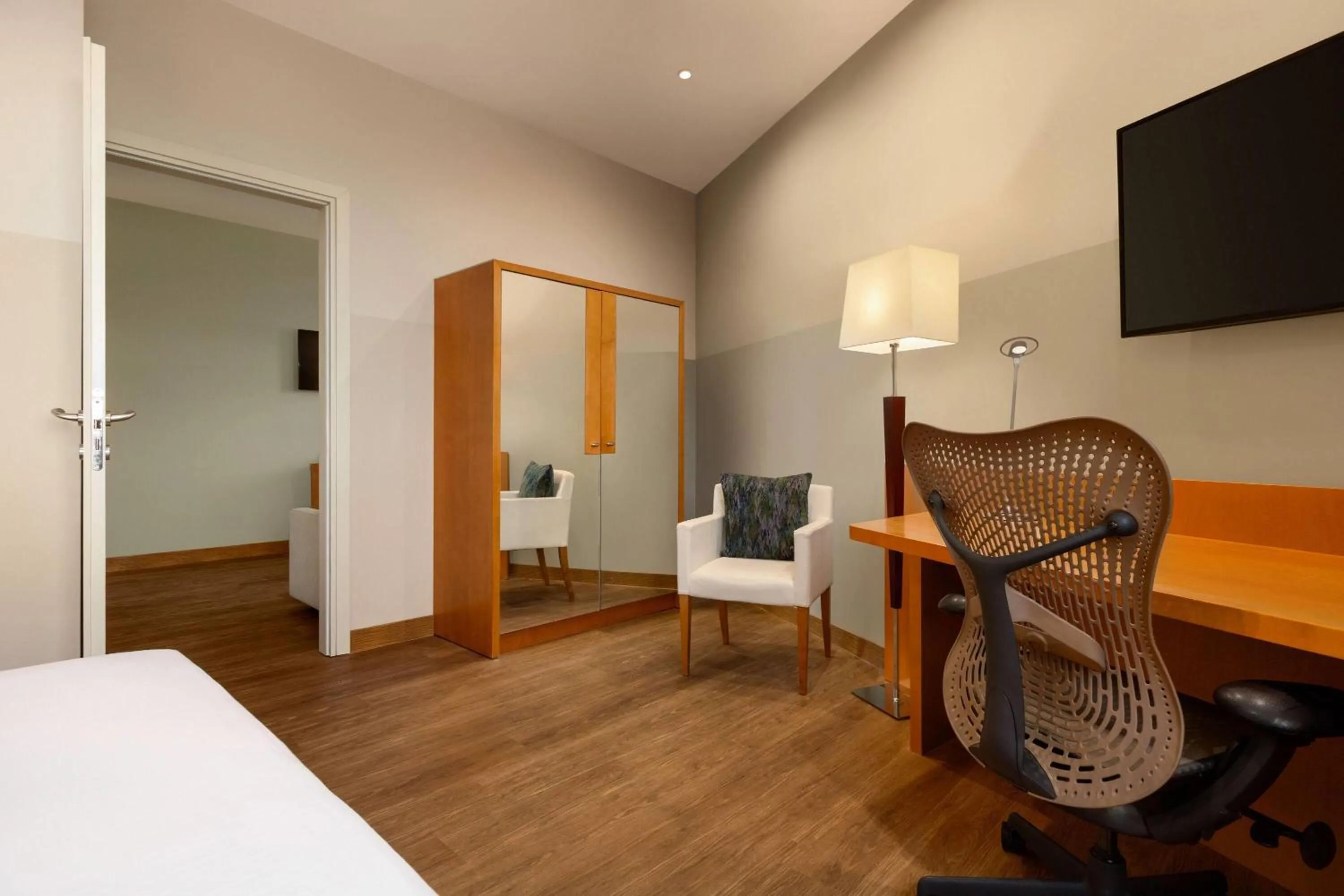 Photo of the whole room, Bed in Zeus Essence Dolce by Wyndham Milan Malpensa