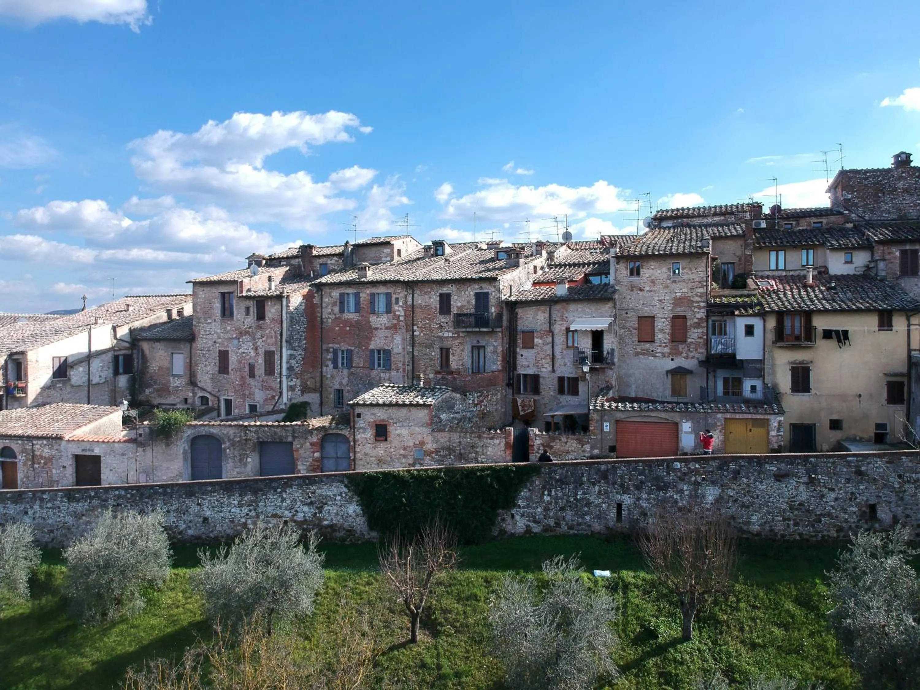 Dietro Le Mura