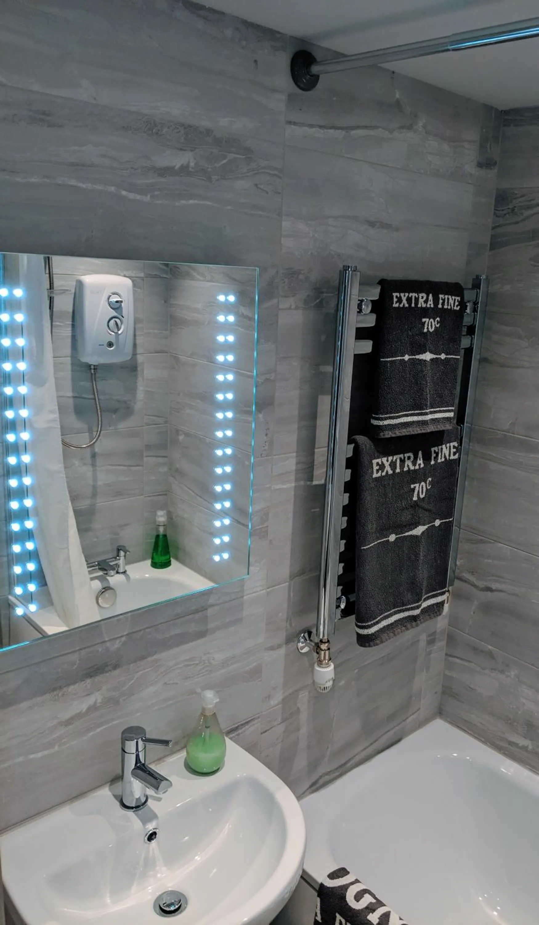 Shower in Falcon Crest Guest House