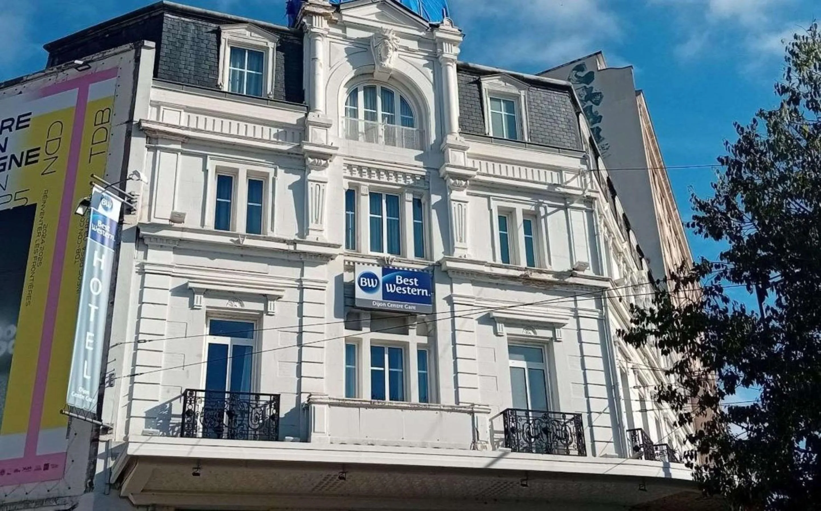 Property building in Best Western Dijon Centre Gare