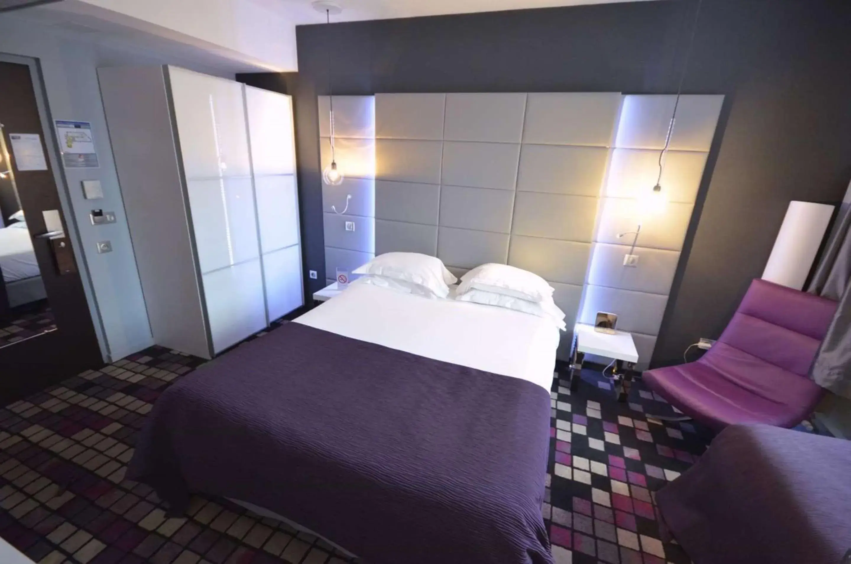 Bedroom, Bed in Best Western Dijon Centre Gare Bedroom, Bed in Best Western Dijon Centre Gare