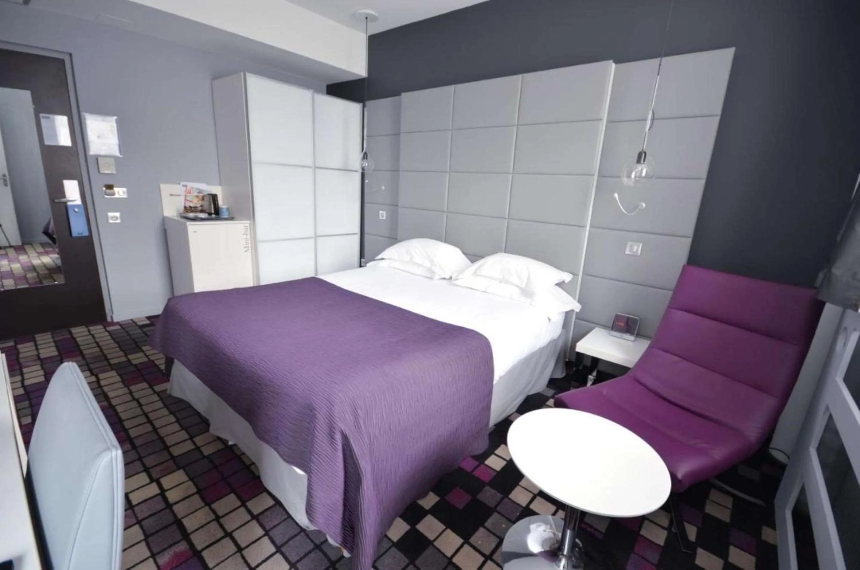 Photo of the whole room, Bed in Best Western Dijon Centre Gare